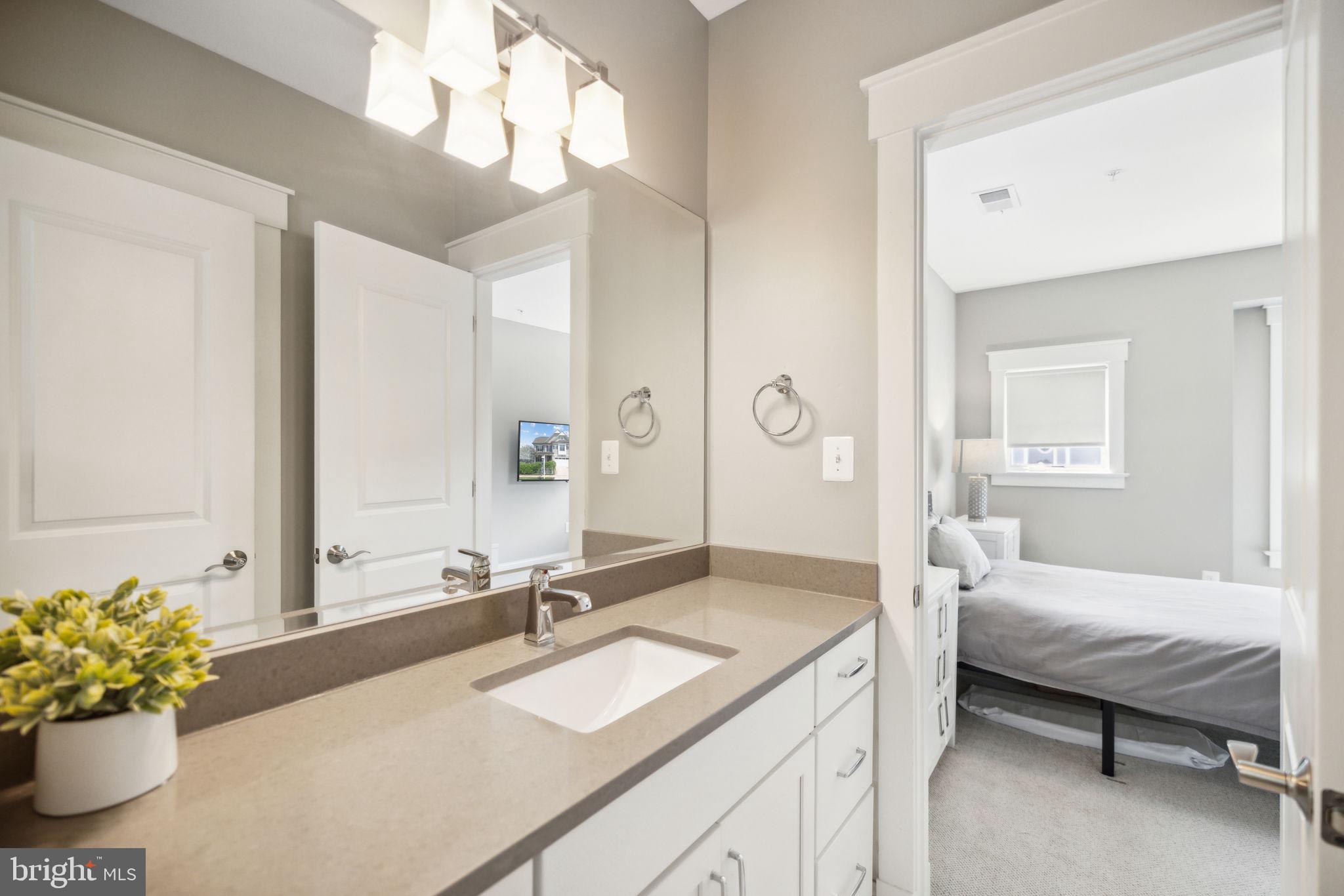 Real estate listing preview #24