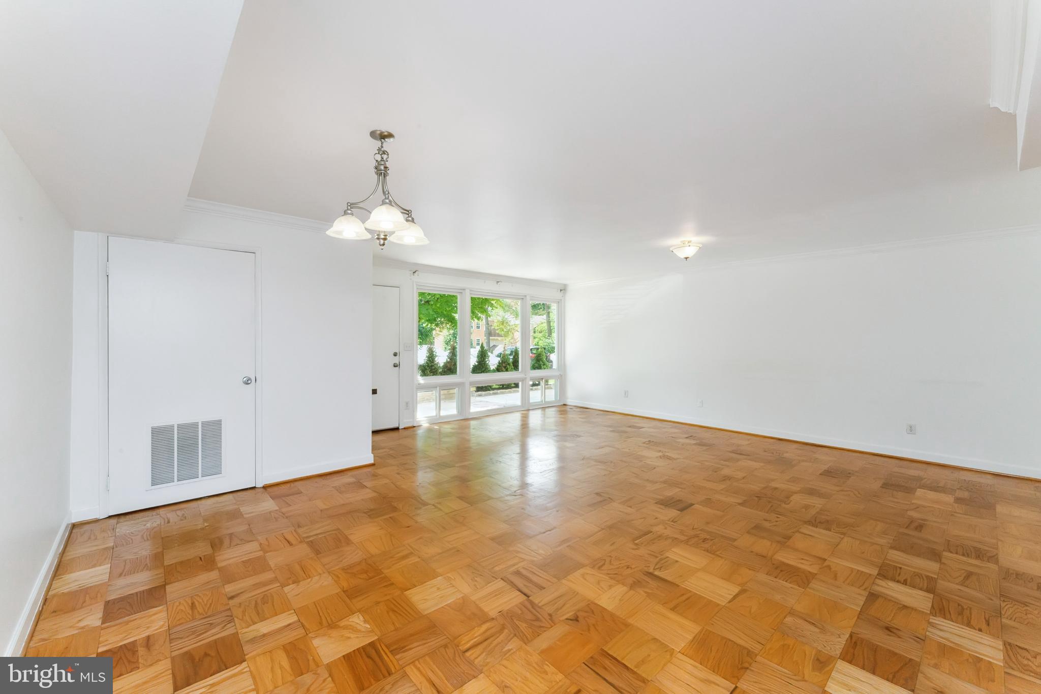 Real estate listing preview #8