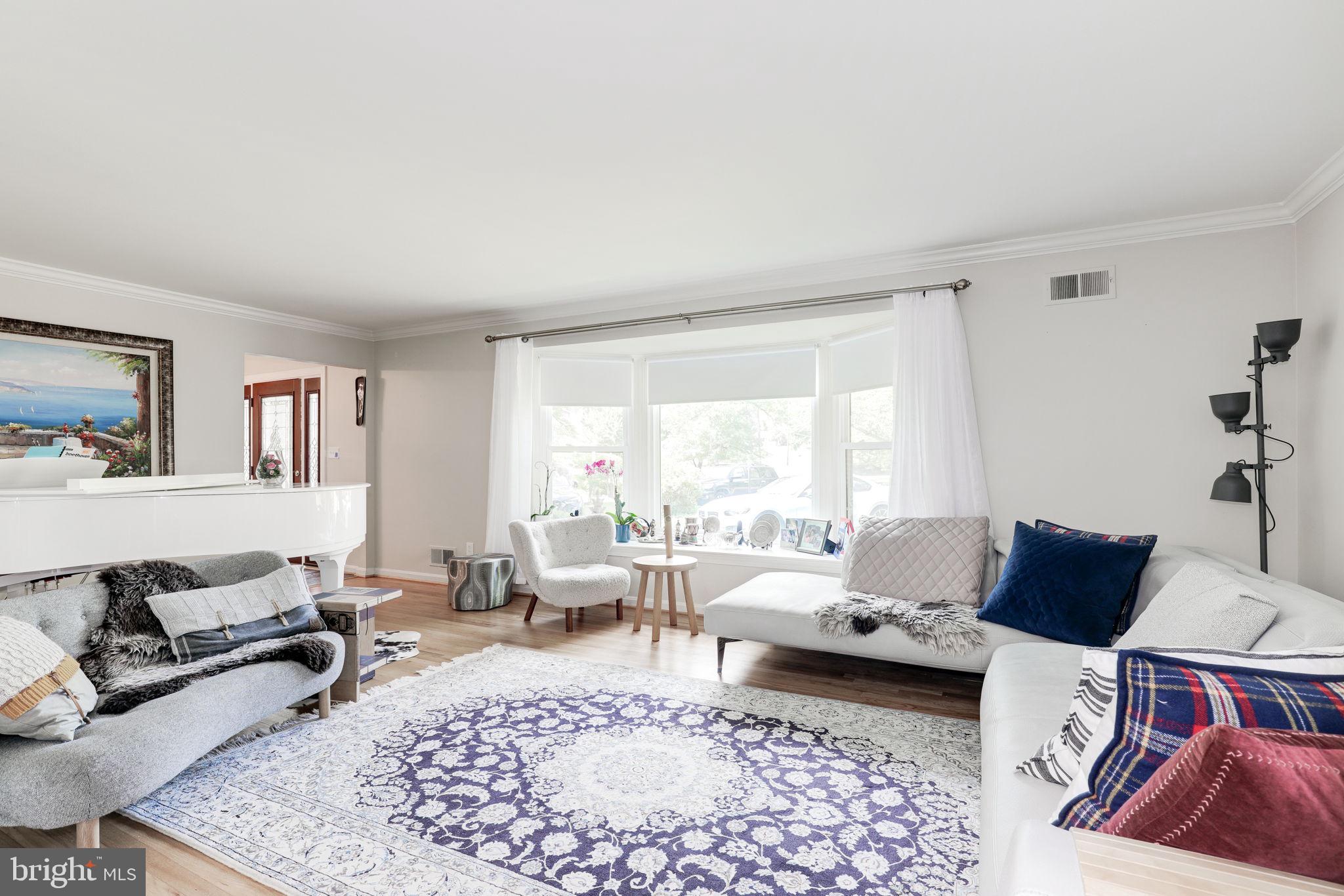 Real estate listing preview #6