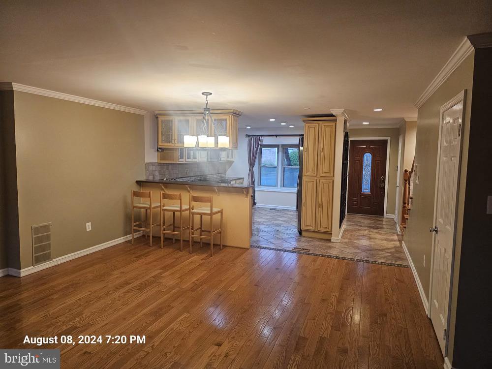 Real estate listing preview #6