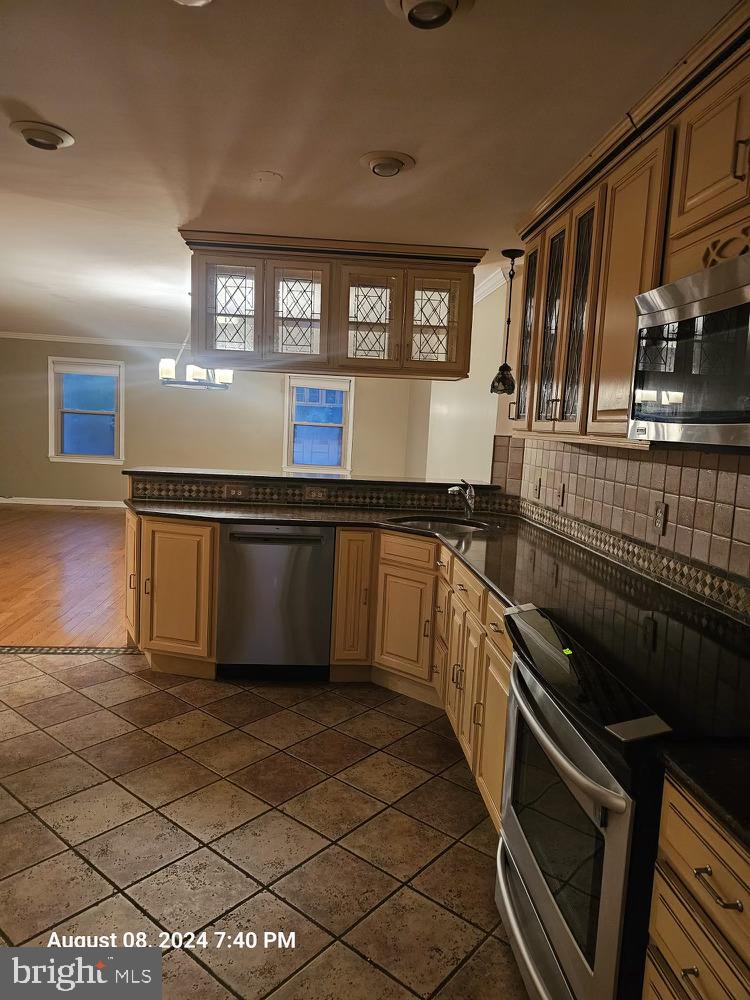 Real estate listing preview #10