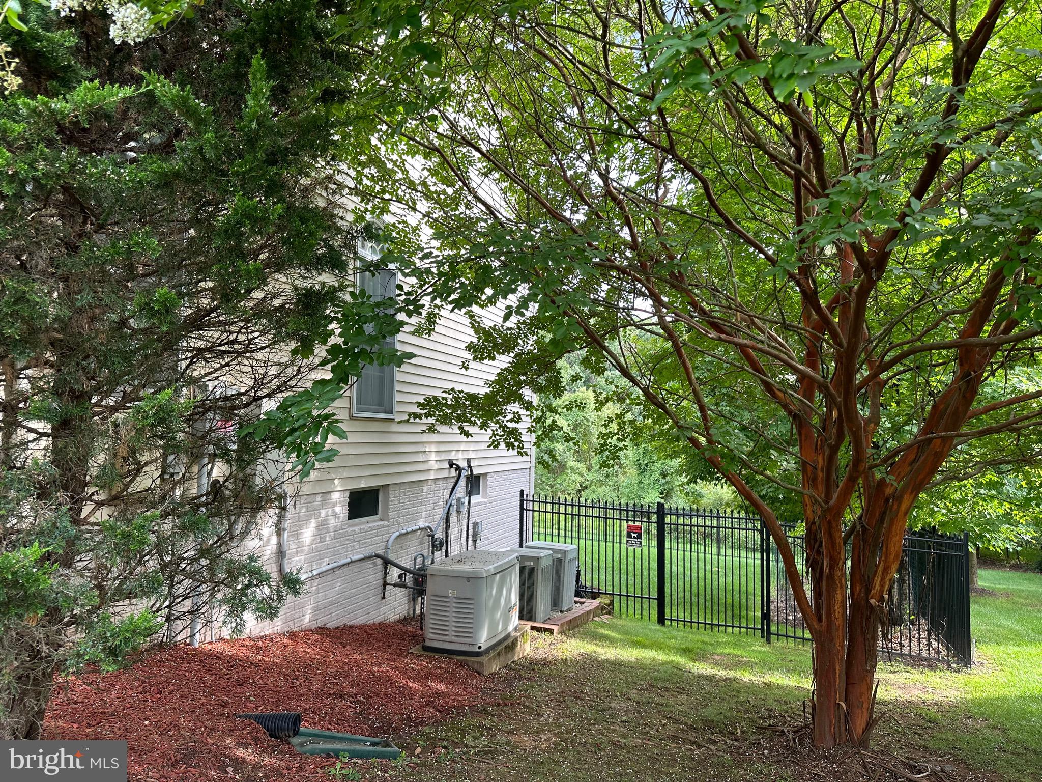 Real estate listing preview #12