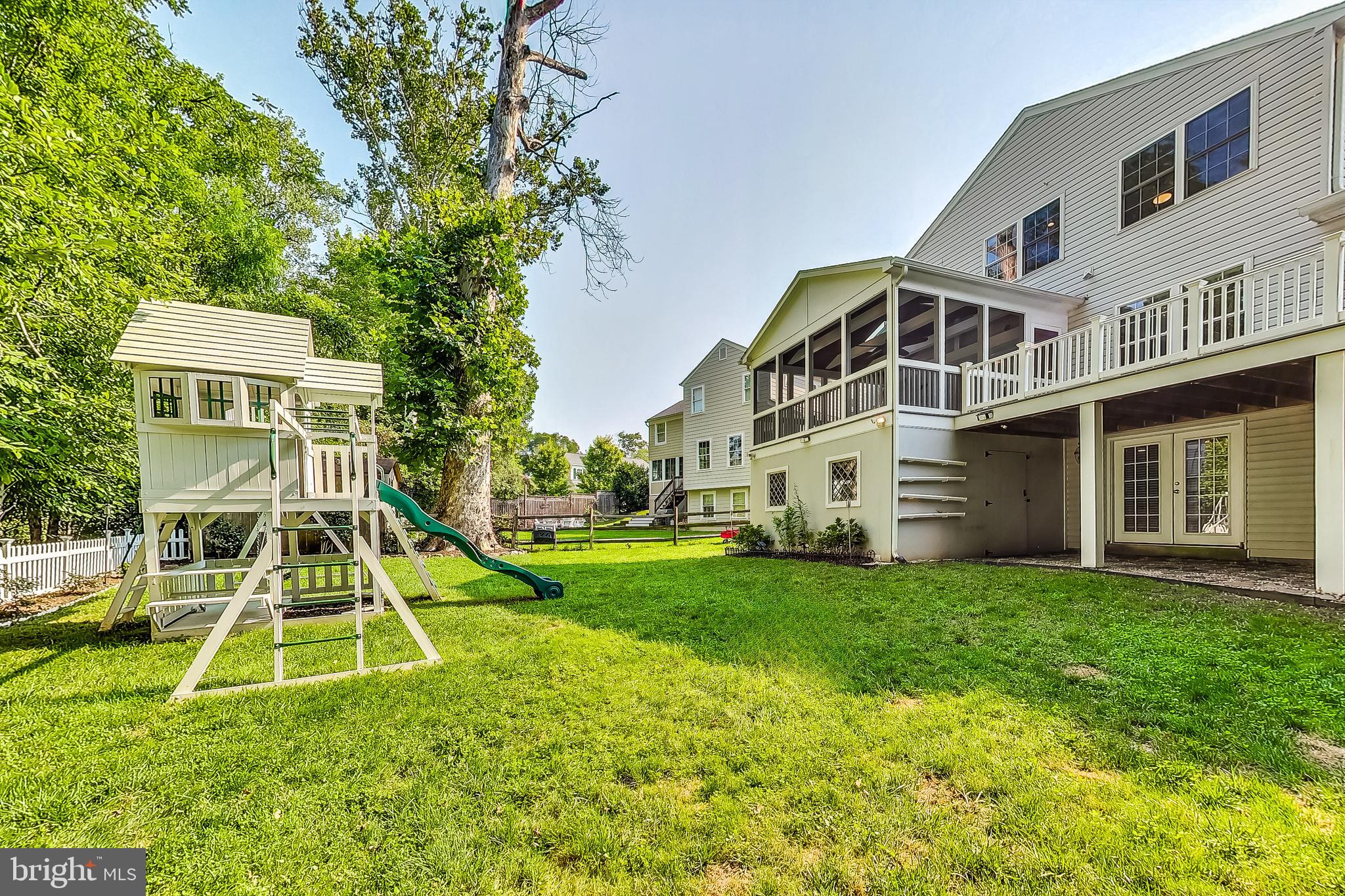 Real estate listing preview #24