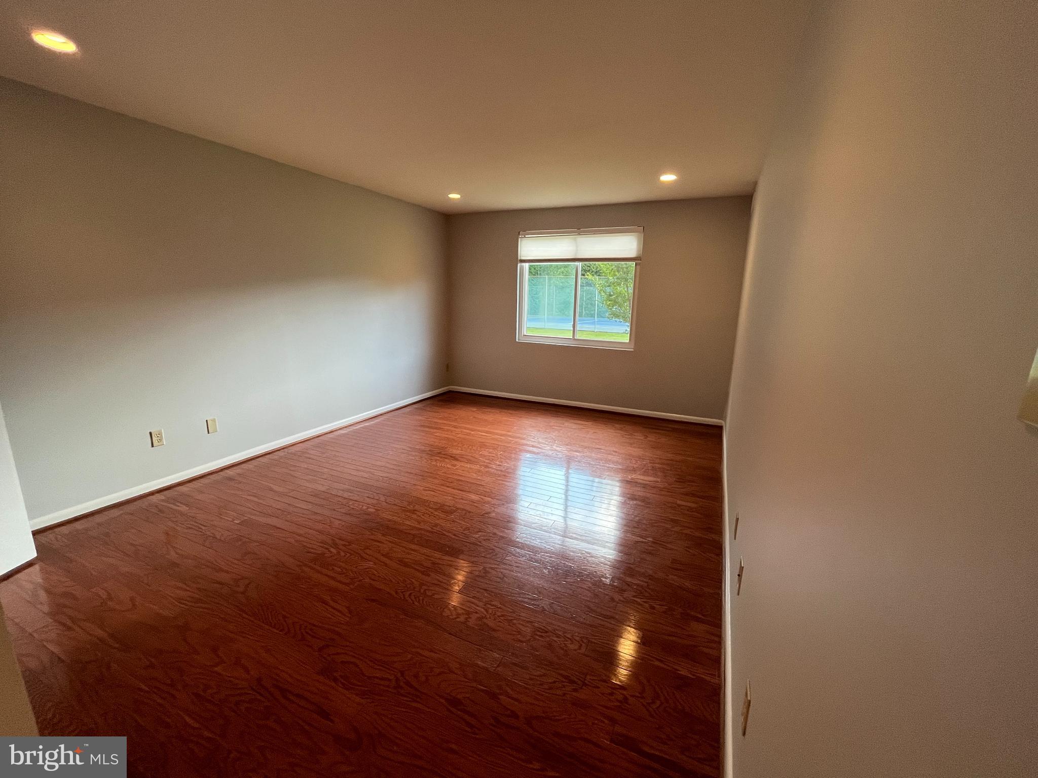 Real estate listing preview #16