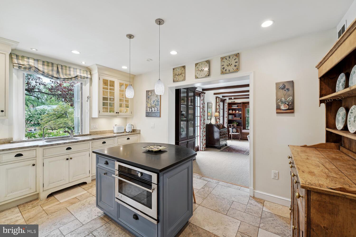 Real estate listing preview #16