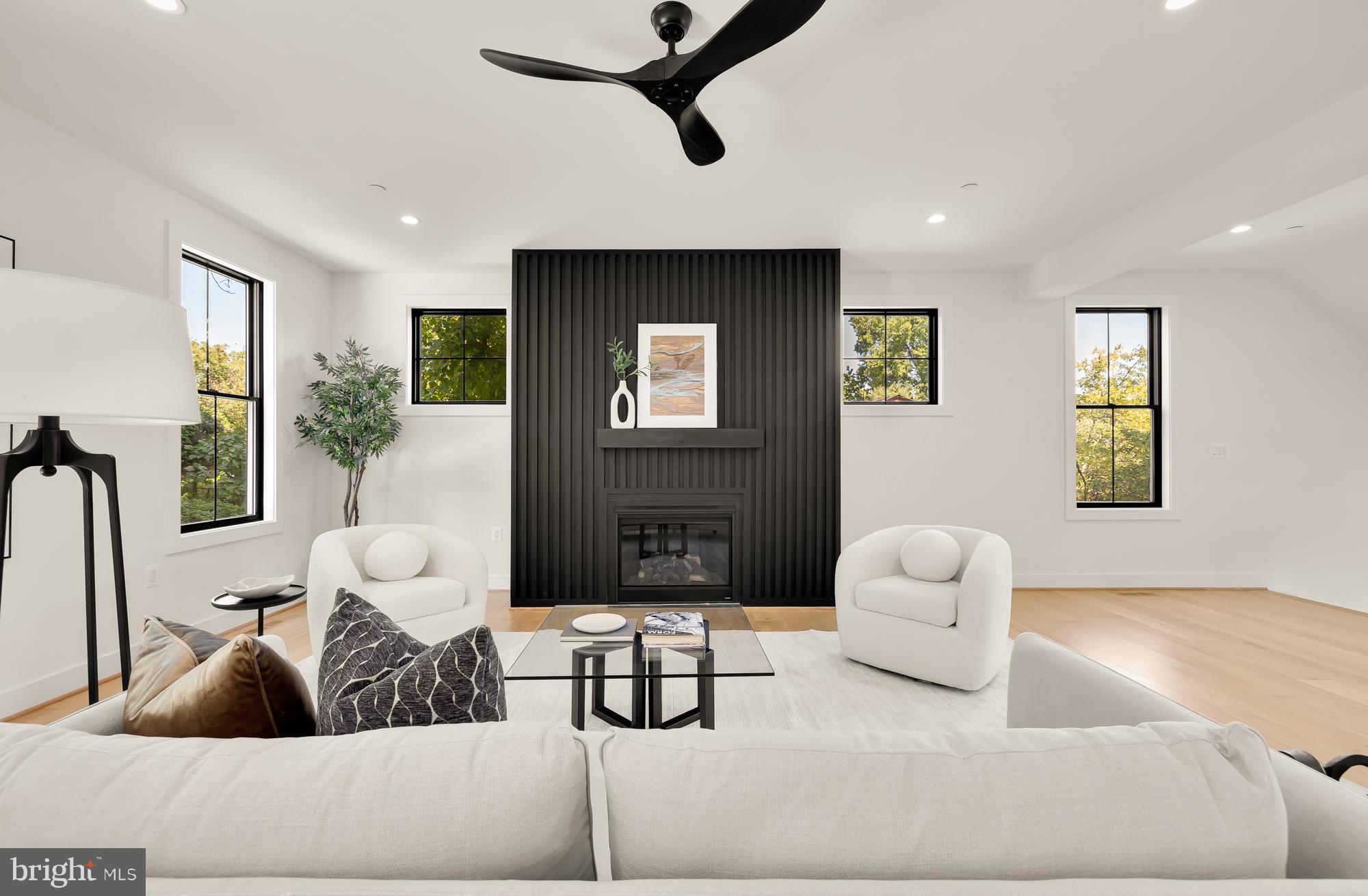 Real estate listing preview #9