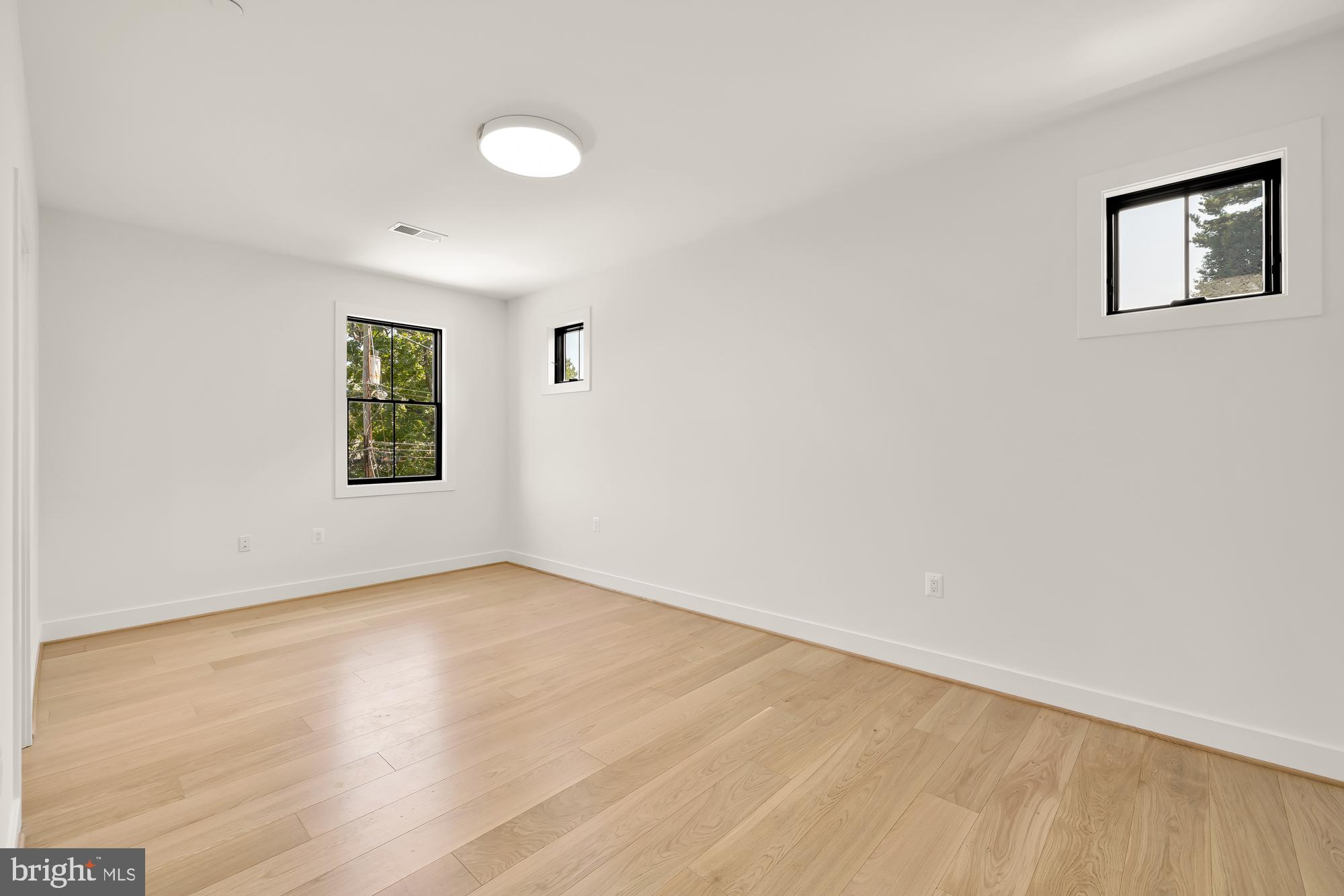 Real estate listing preview #35