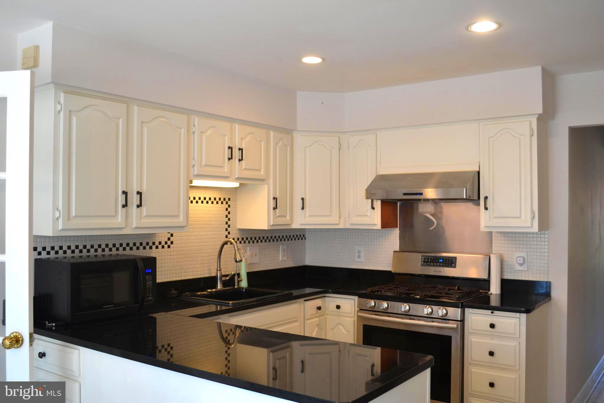 Real estate listing preview #6