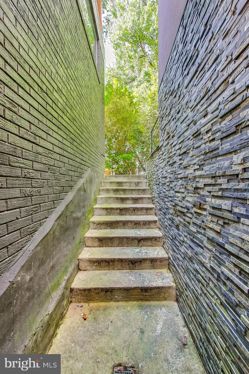 Real estate listing preview #64