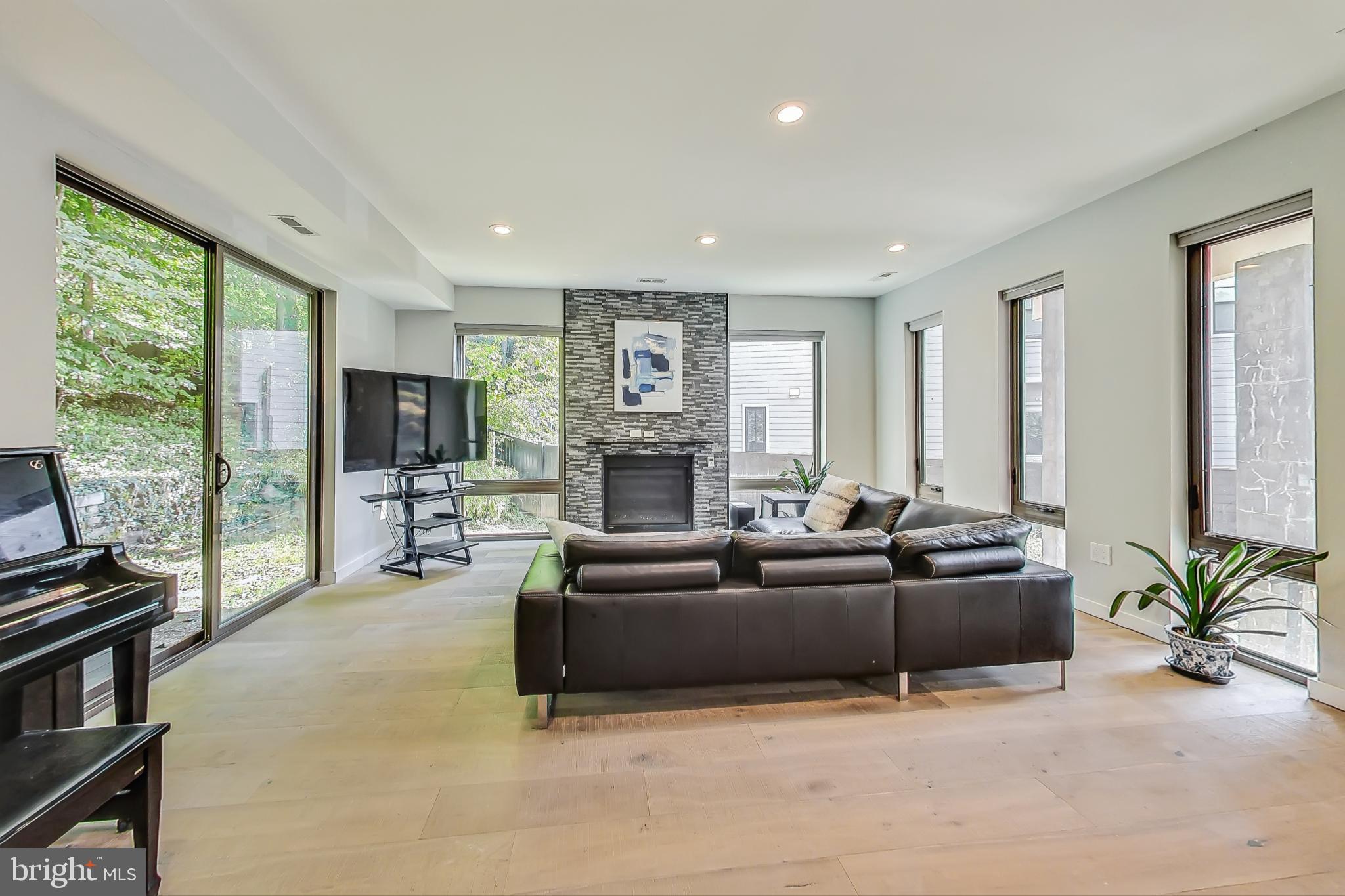 Real estate listing preview #16