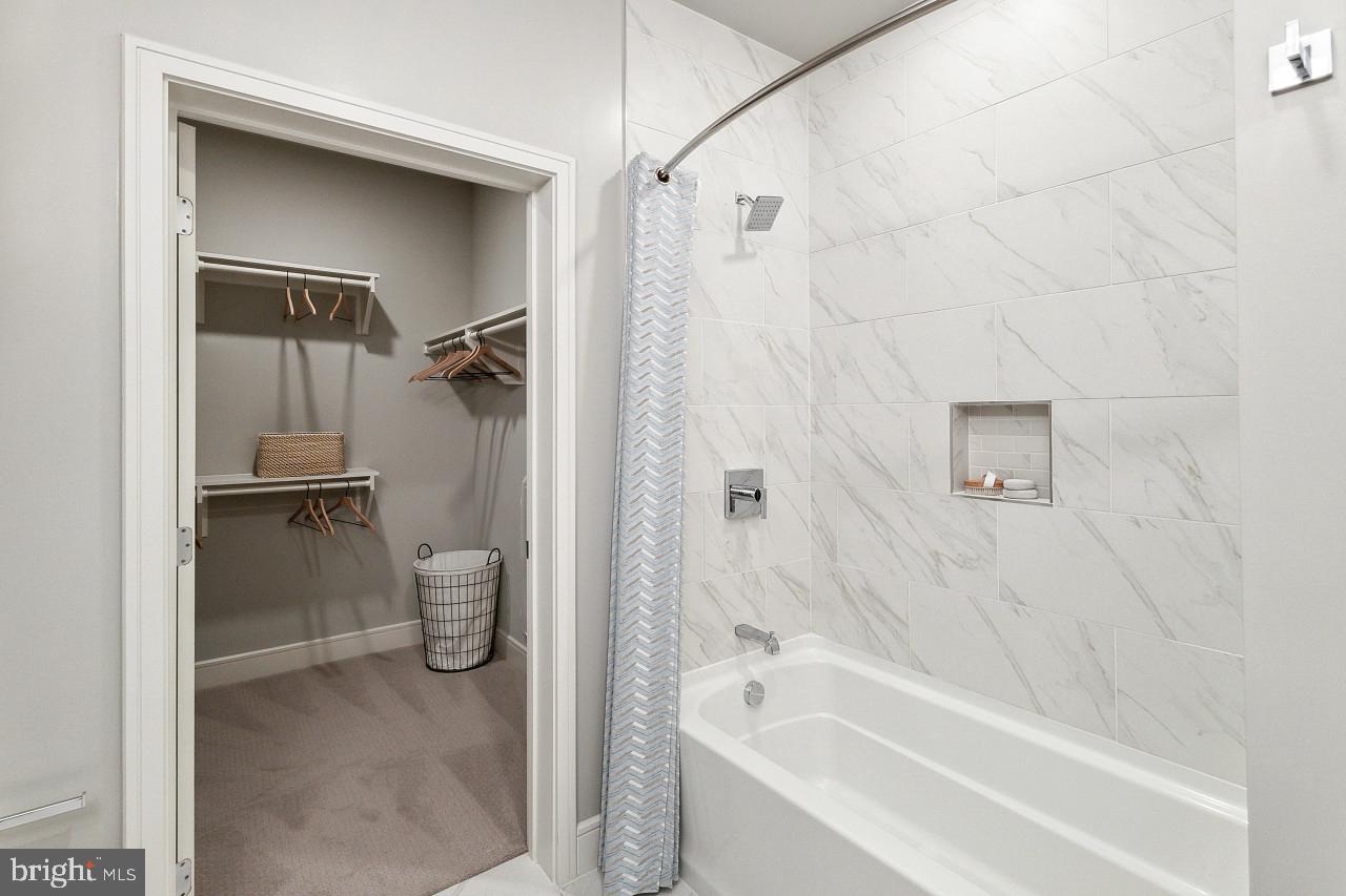 Real estate listing preview #9