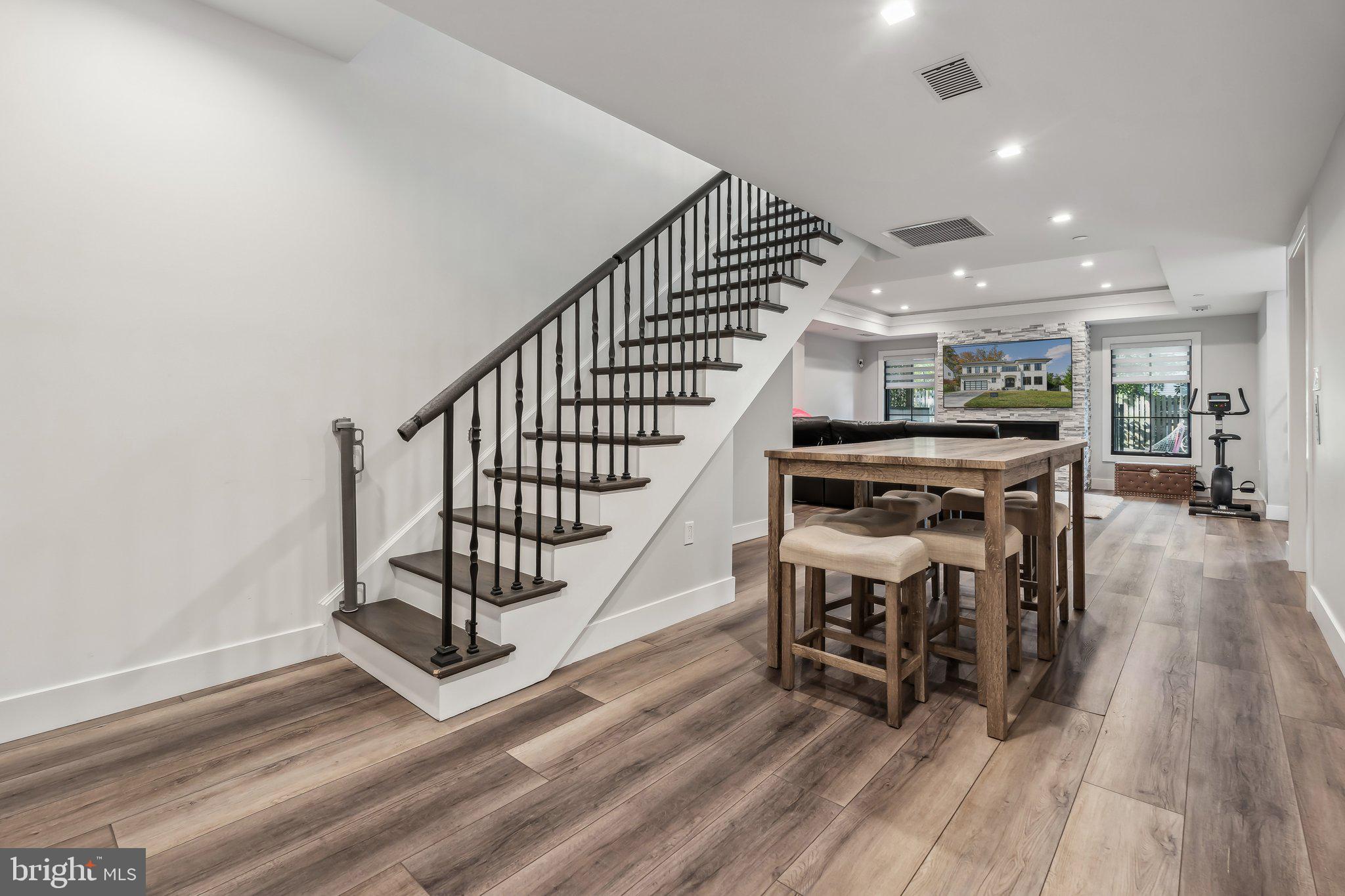 Real estate listing preview #32