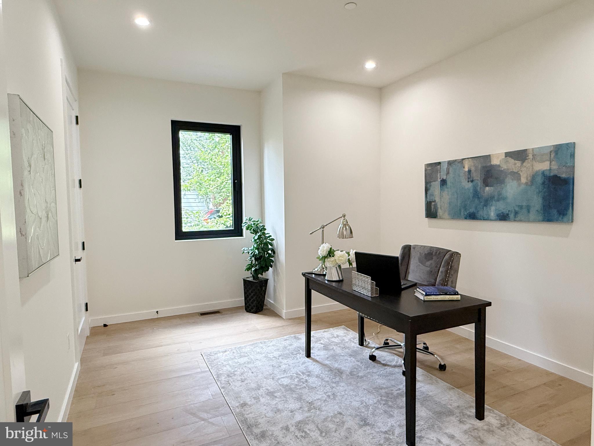 Real estate listing preview #14