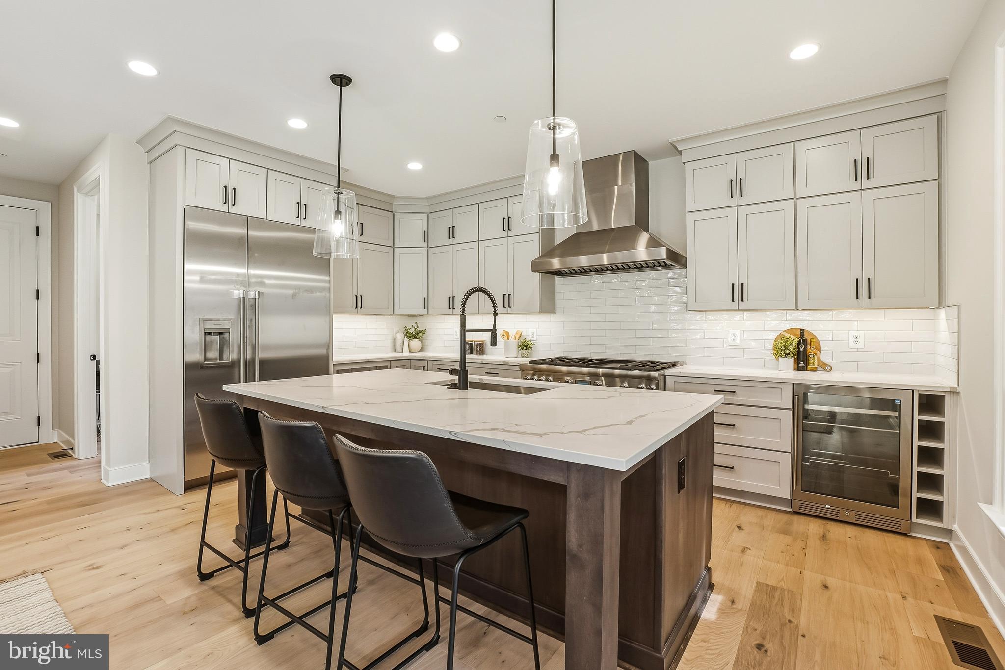 Real estate listing preview #12