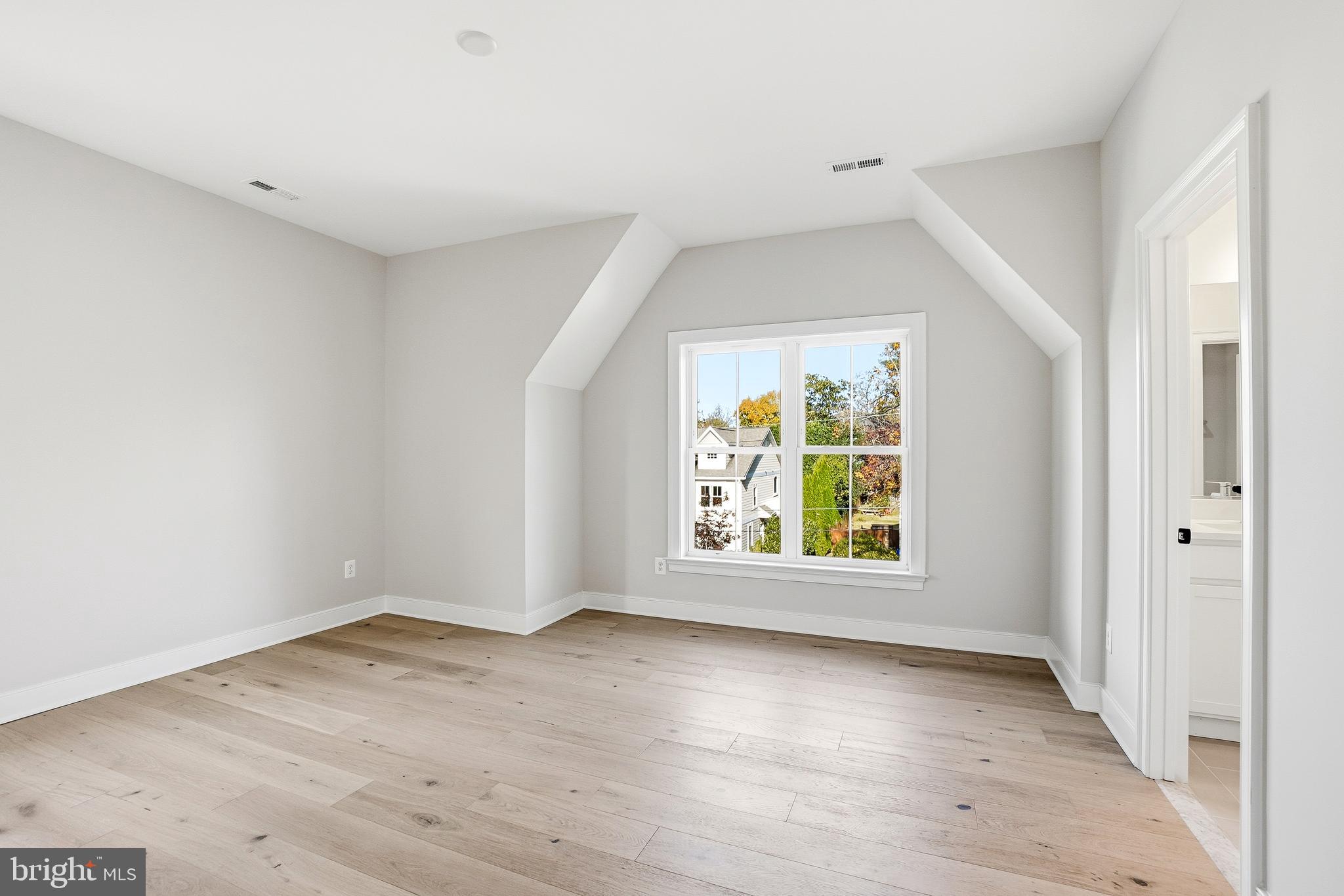 Real estate listing preview #19