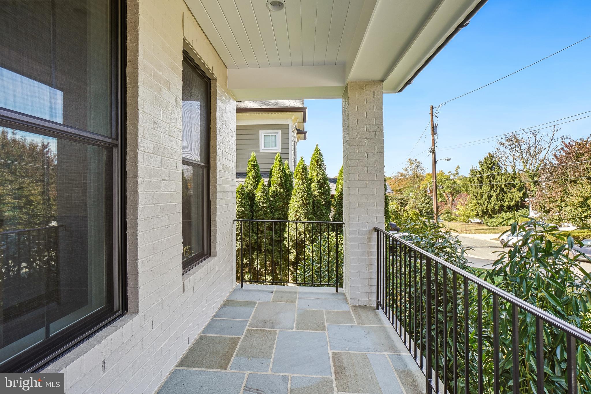 Real estate listing preview #2