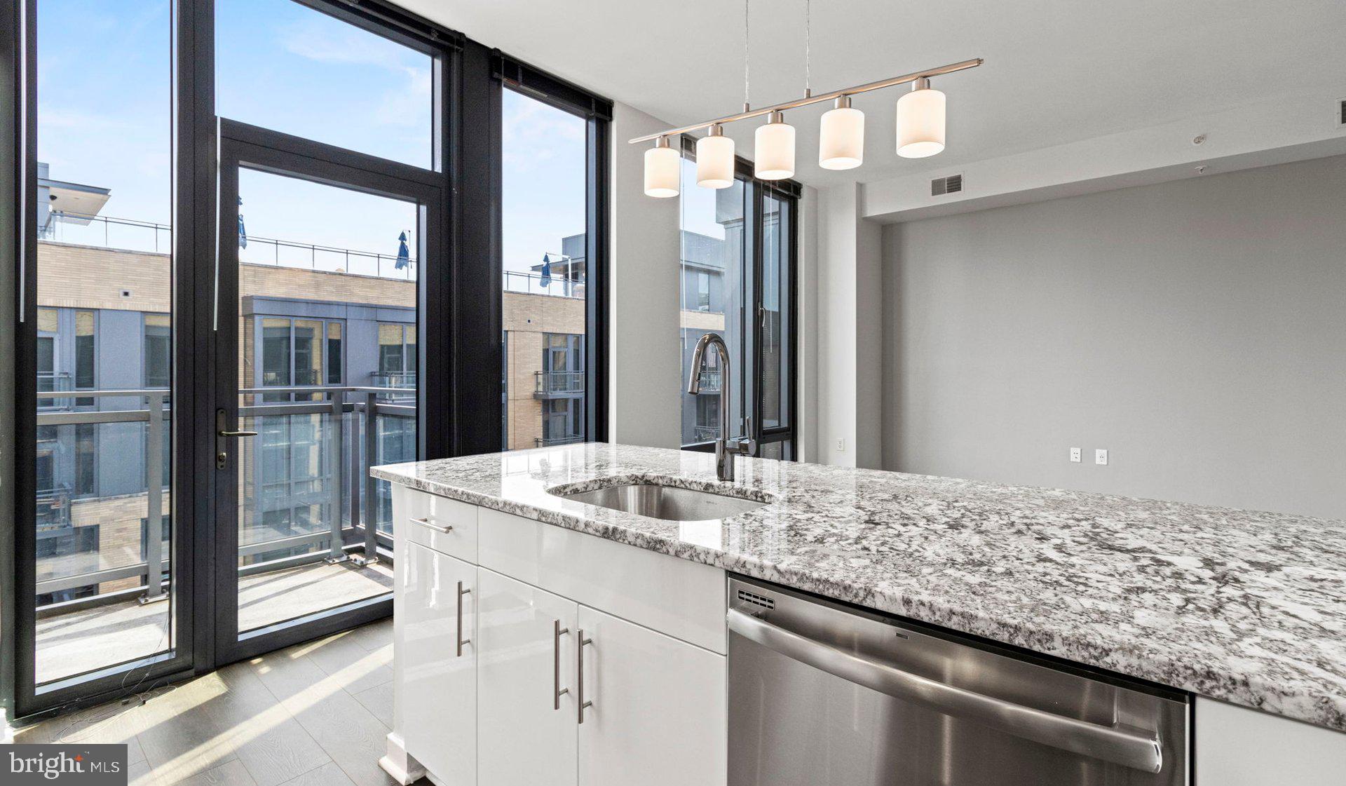 Real estate listing preview #8