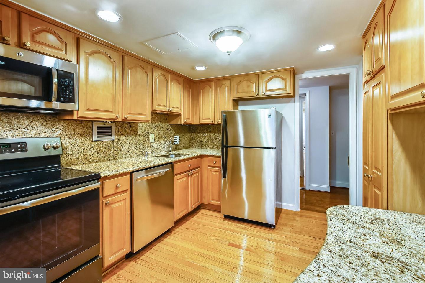 Real estate listing preview #8