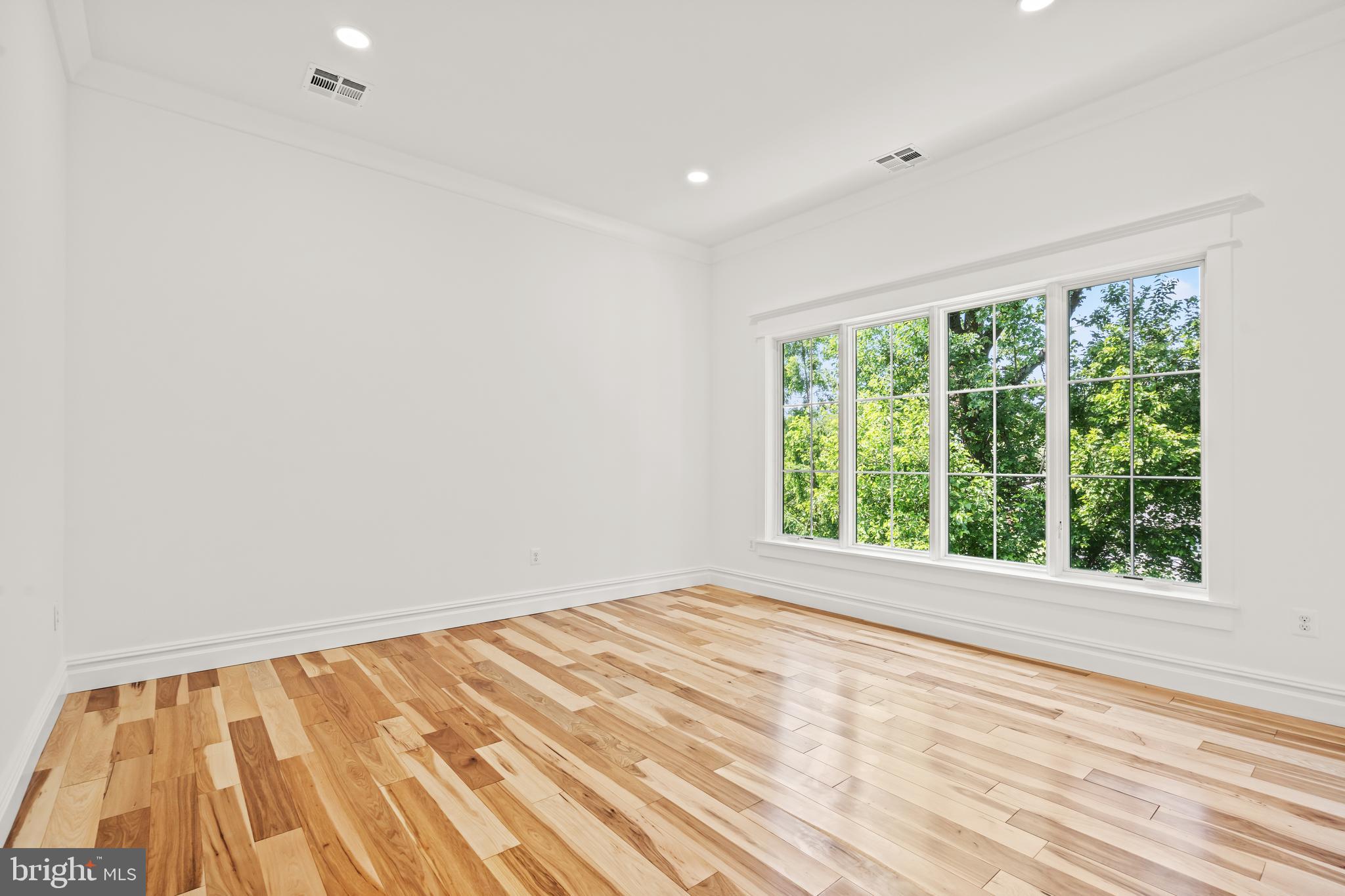 Real estate listing preview #35