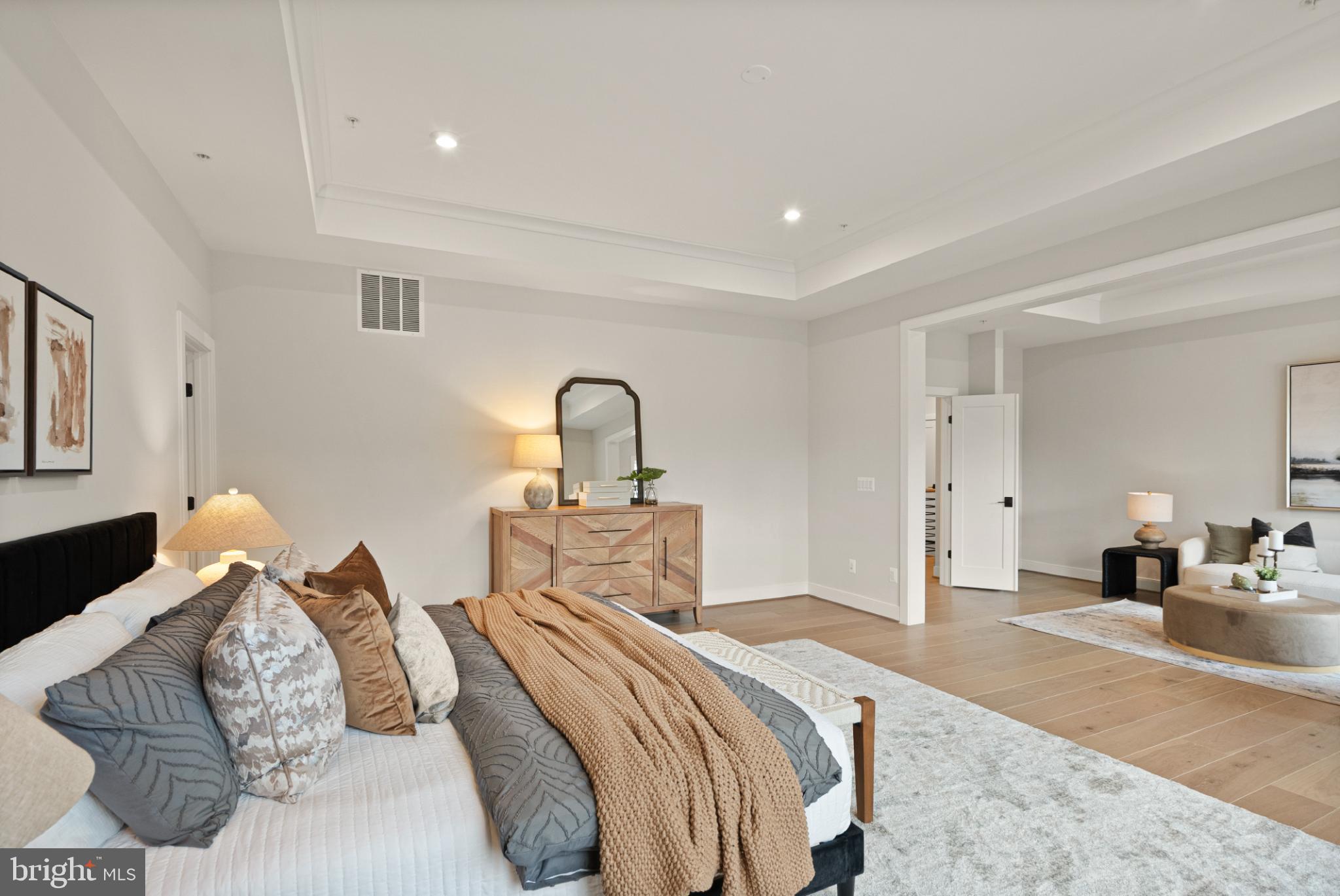 Real estate listing preview #16