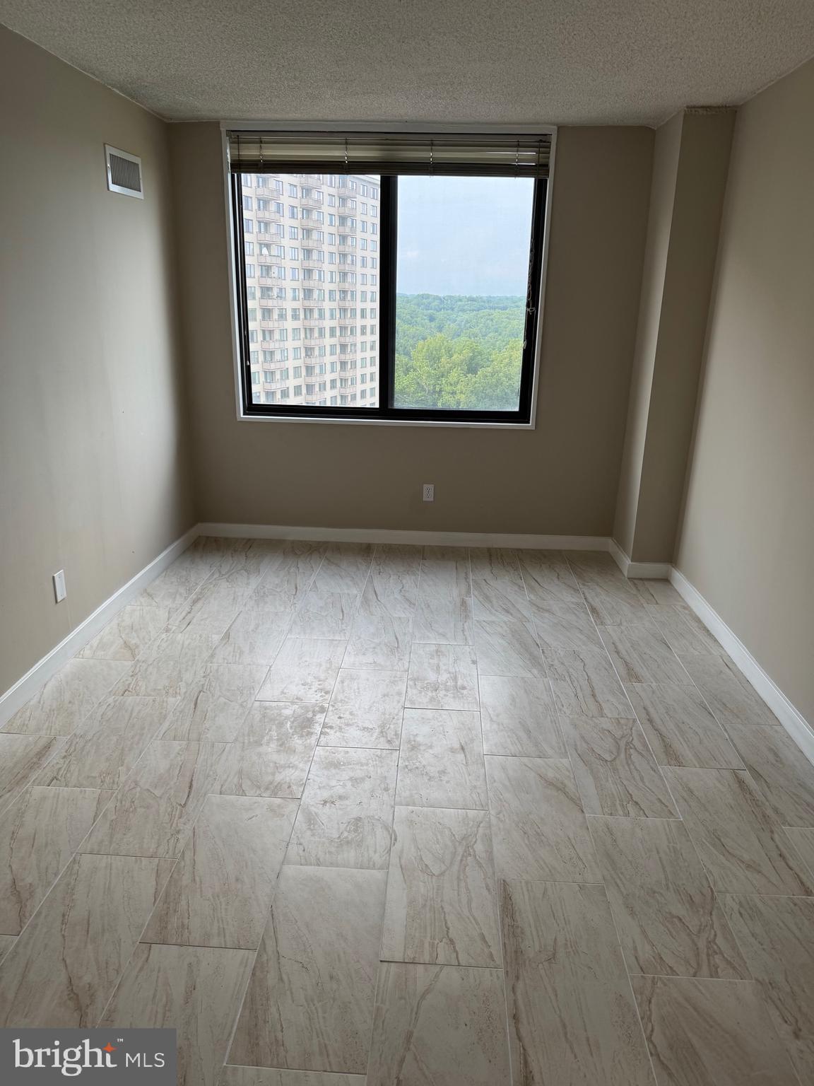 Real estate listing preview #7