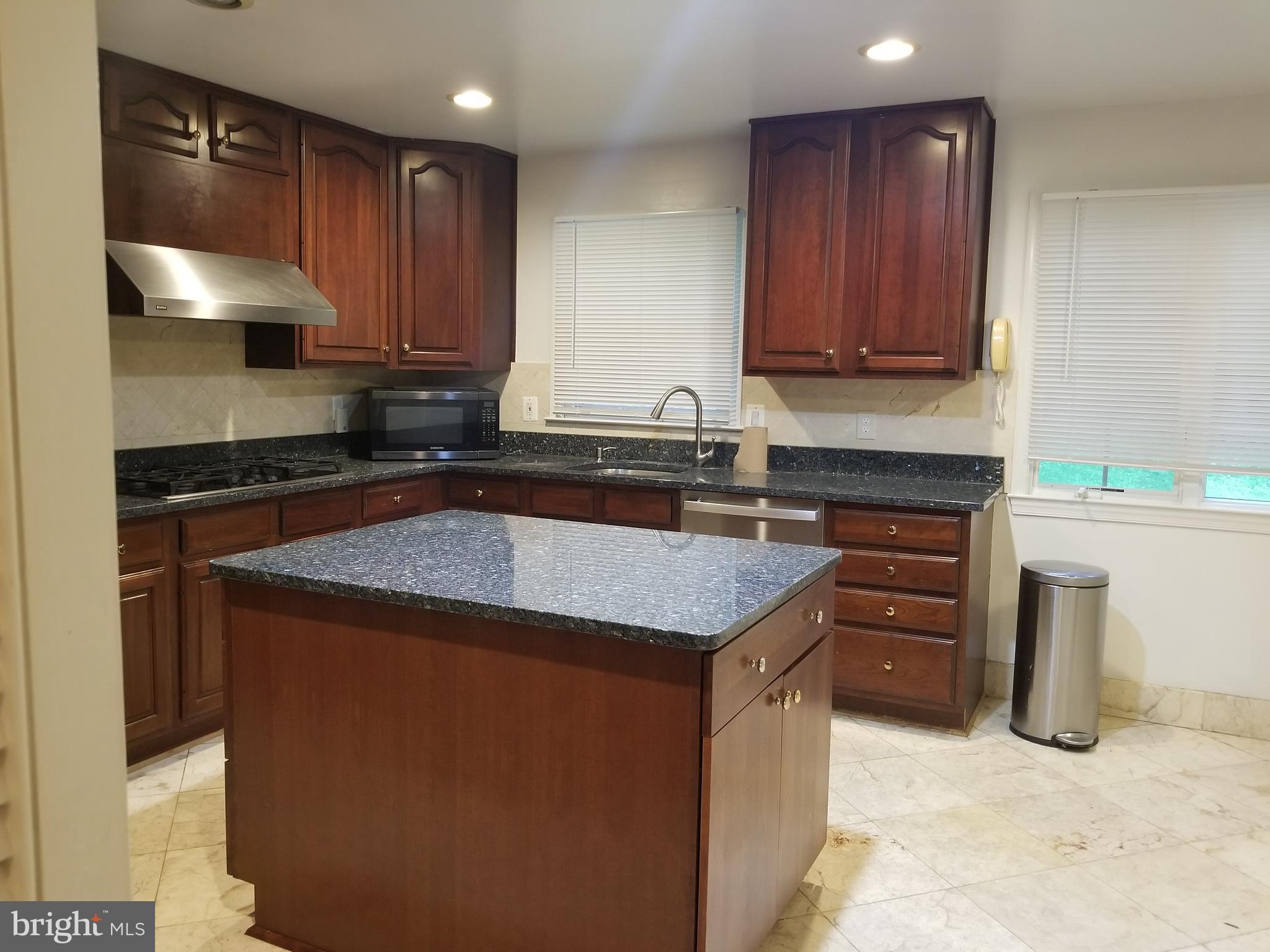 Real estate listing preview #14