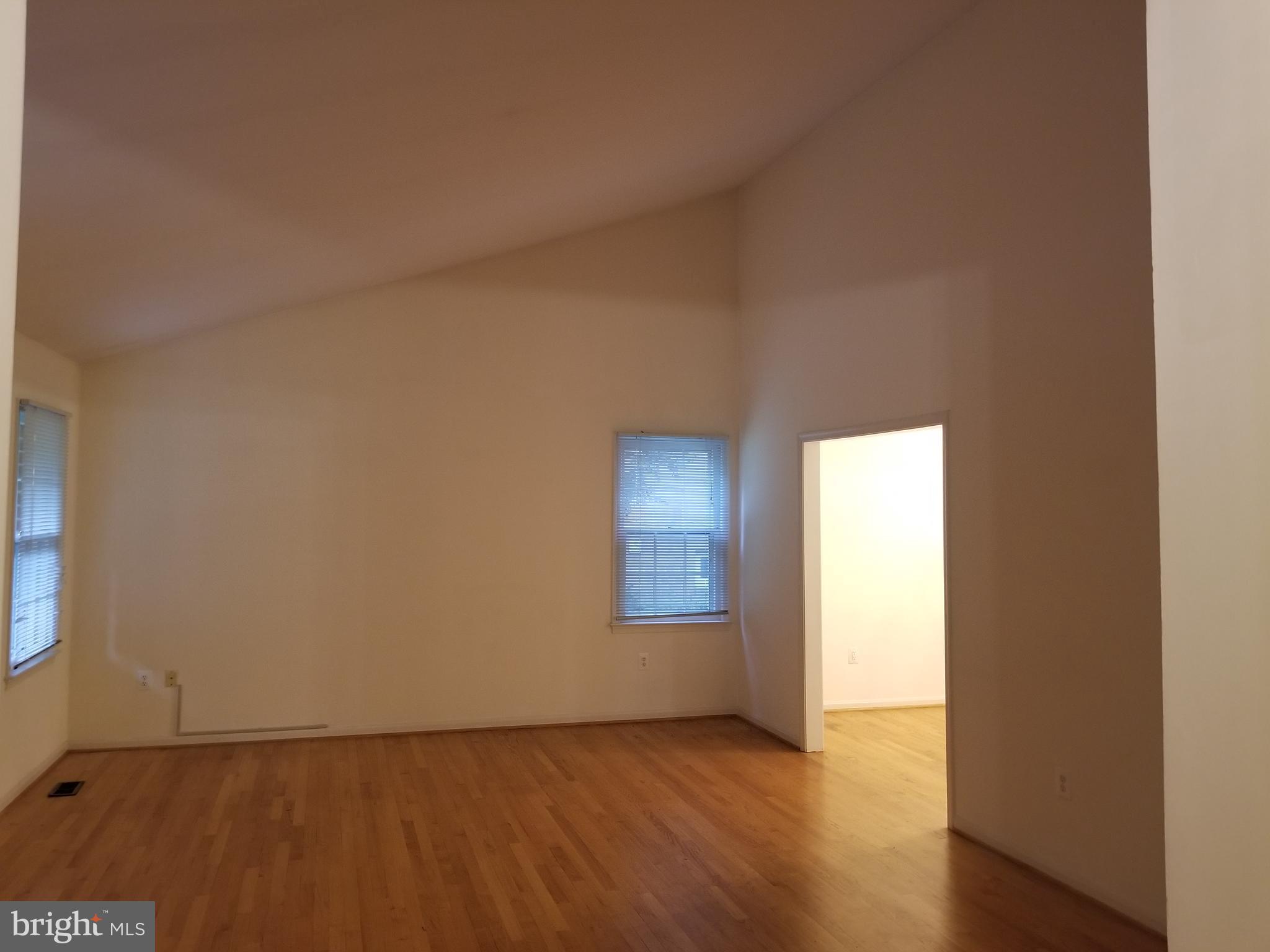 Real estate listing preview #8