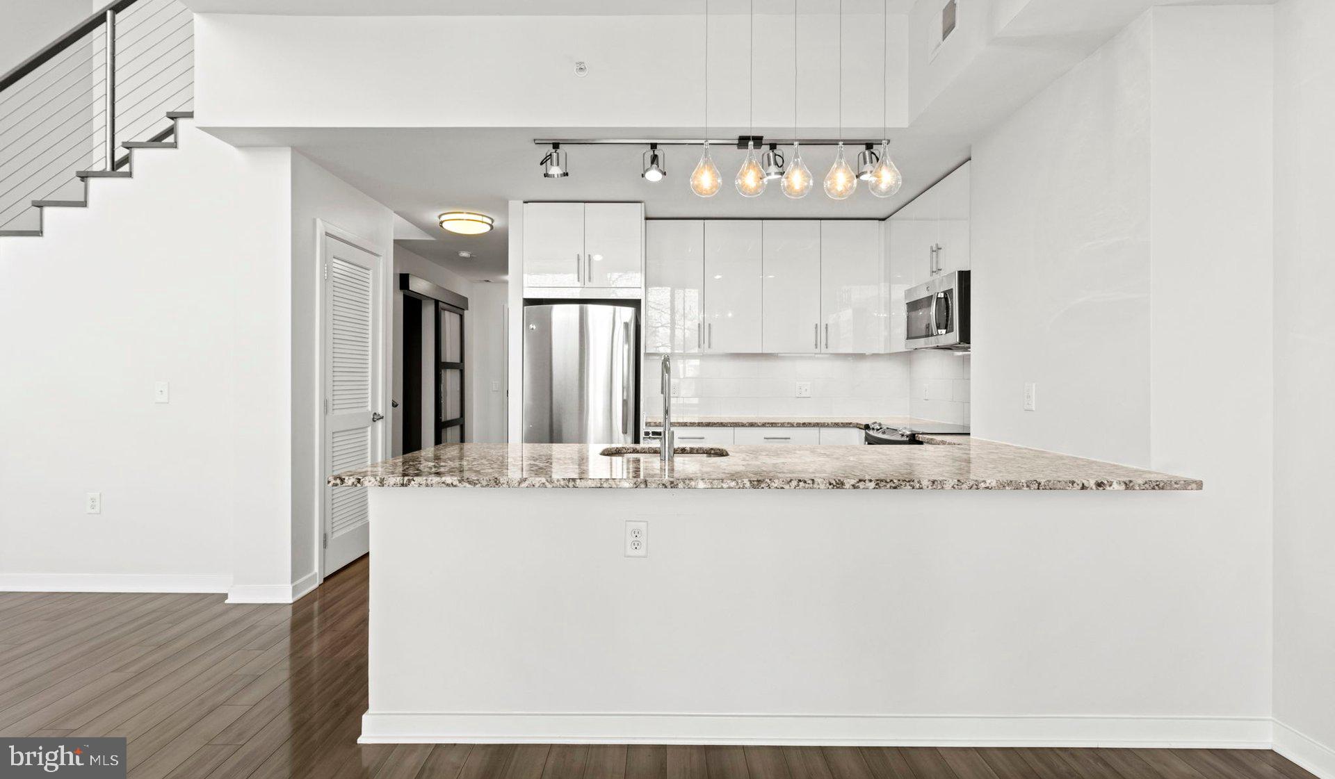 Real estate listing preview #128