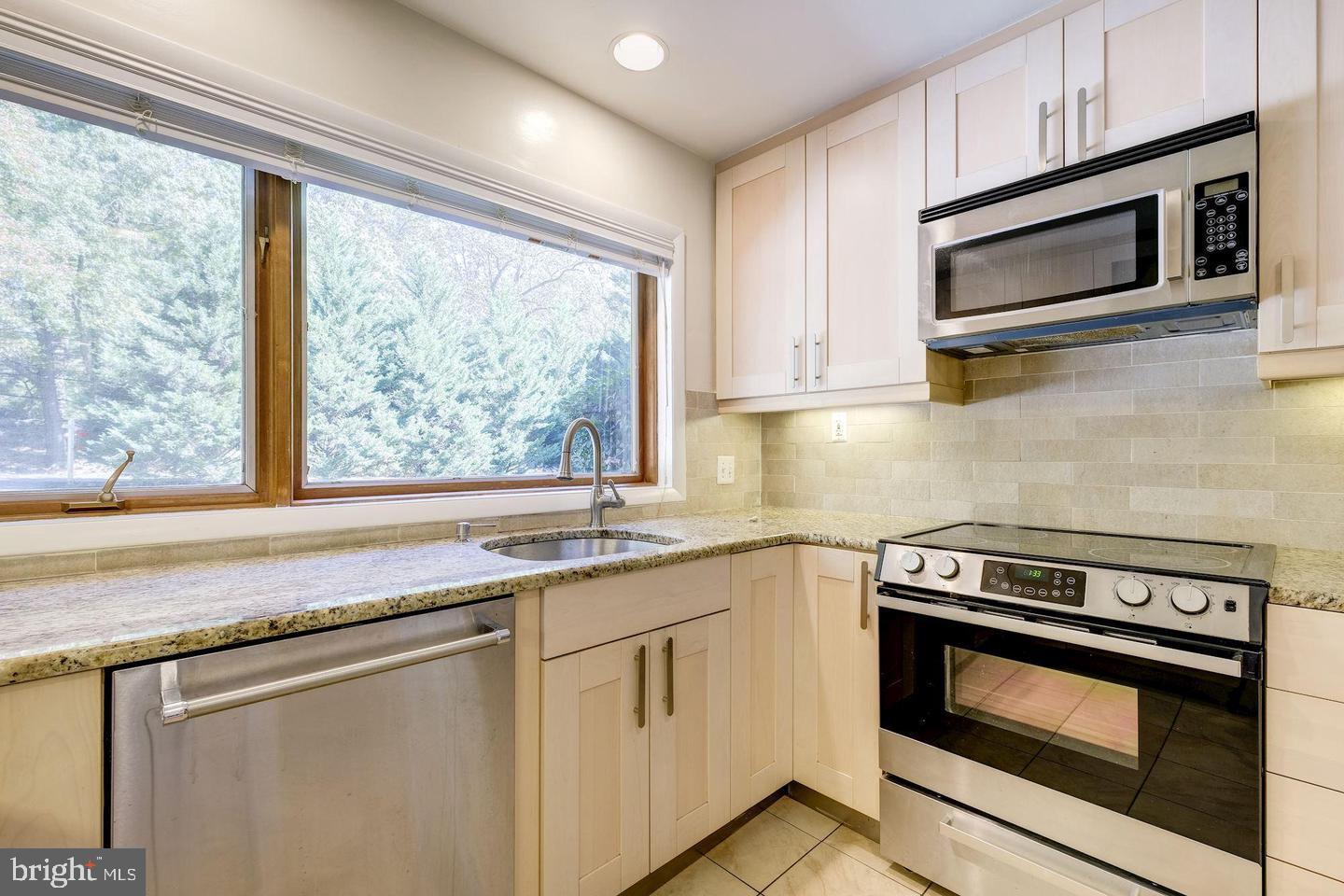 Real estate listing preview #7