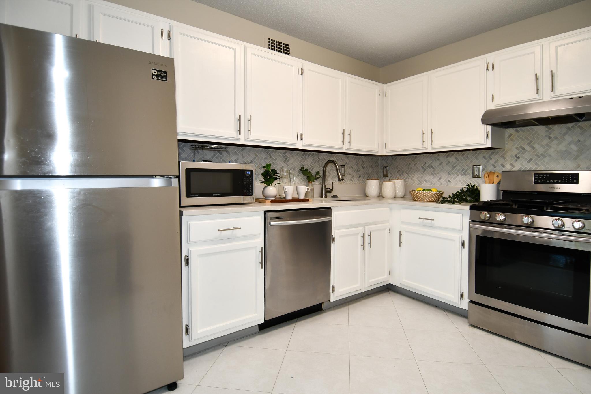 Real estate listing preview #14