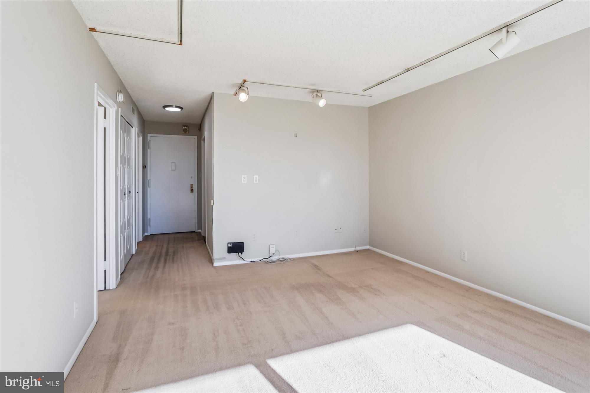 Real estate listing preview #8