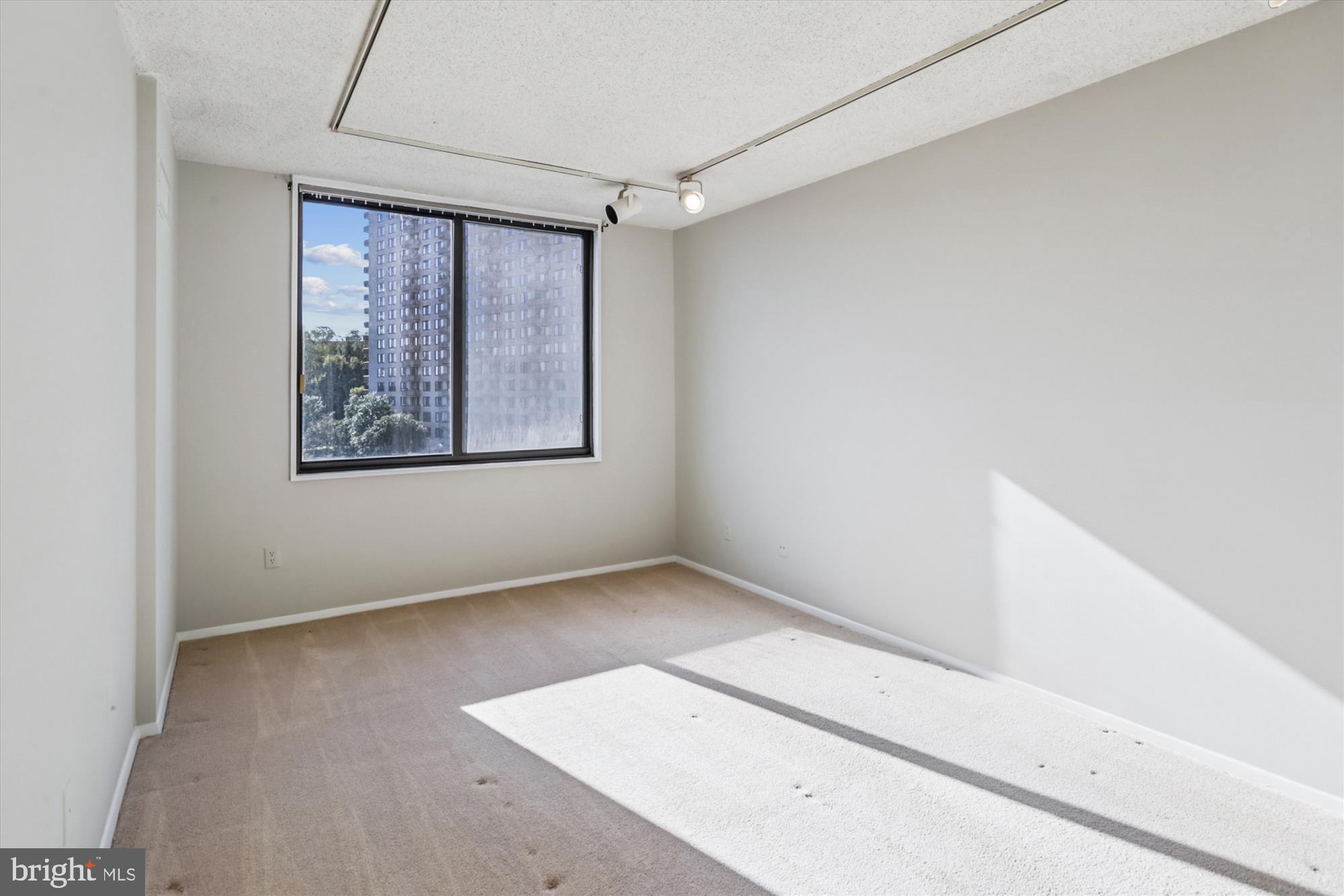 Real estate listing preview #17