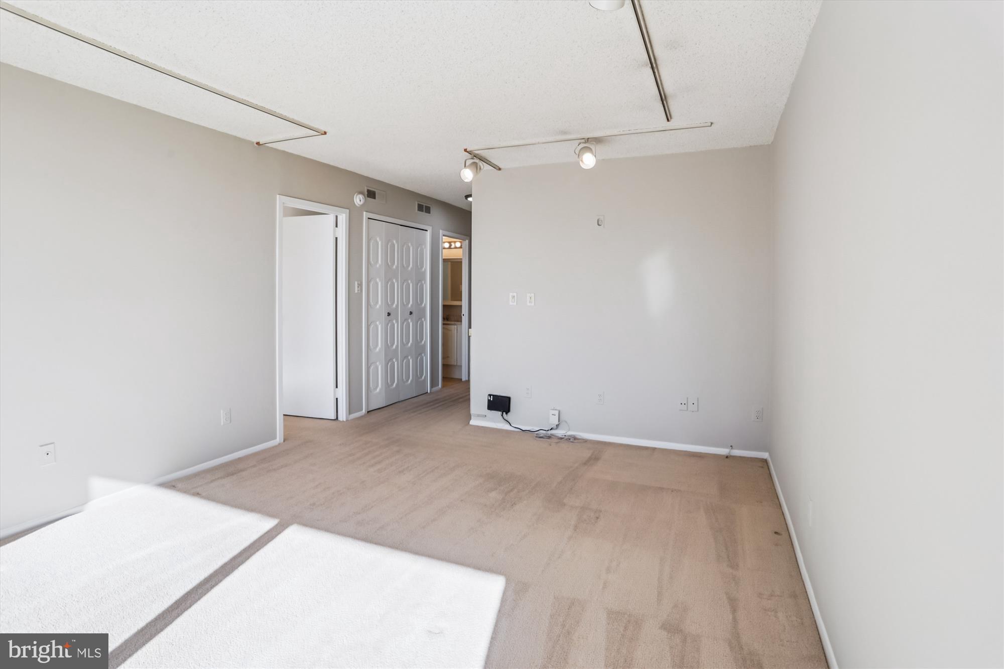 Real estate listing preview #9