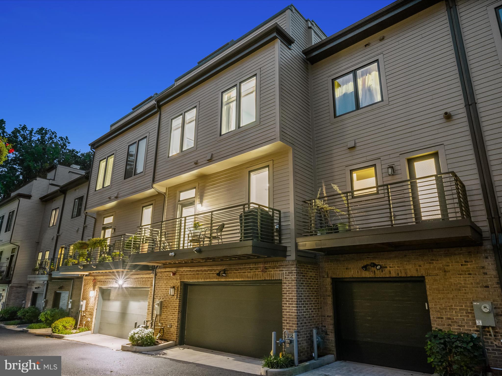 Real estate listing preview #2