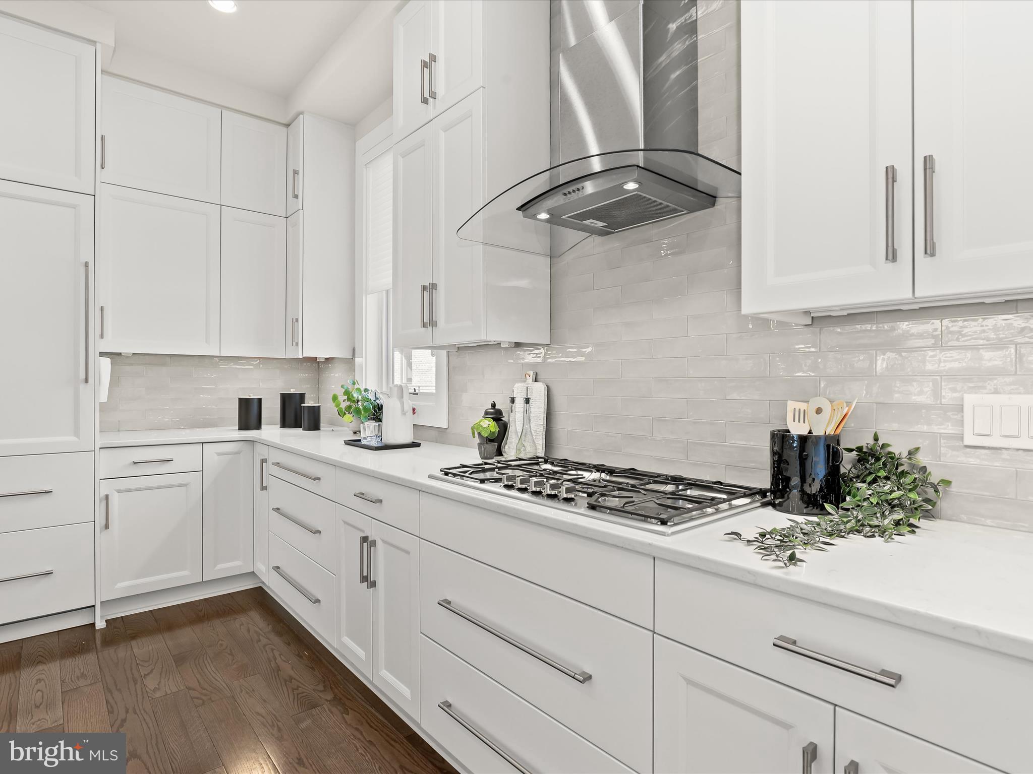 Real estate listing preview #14