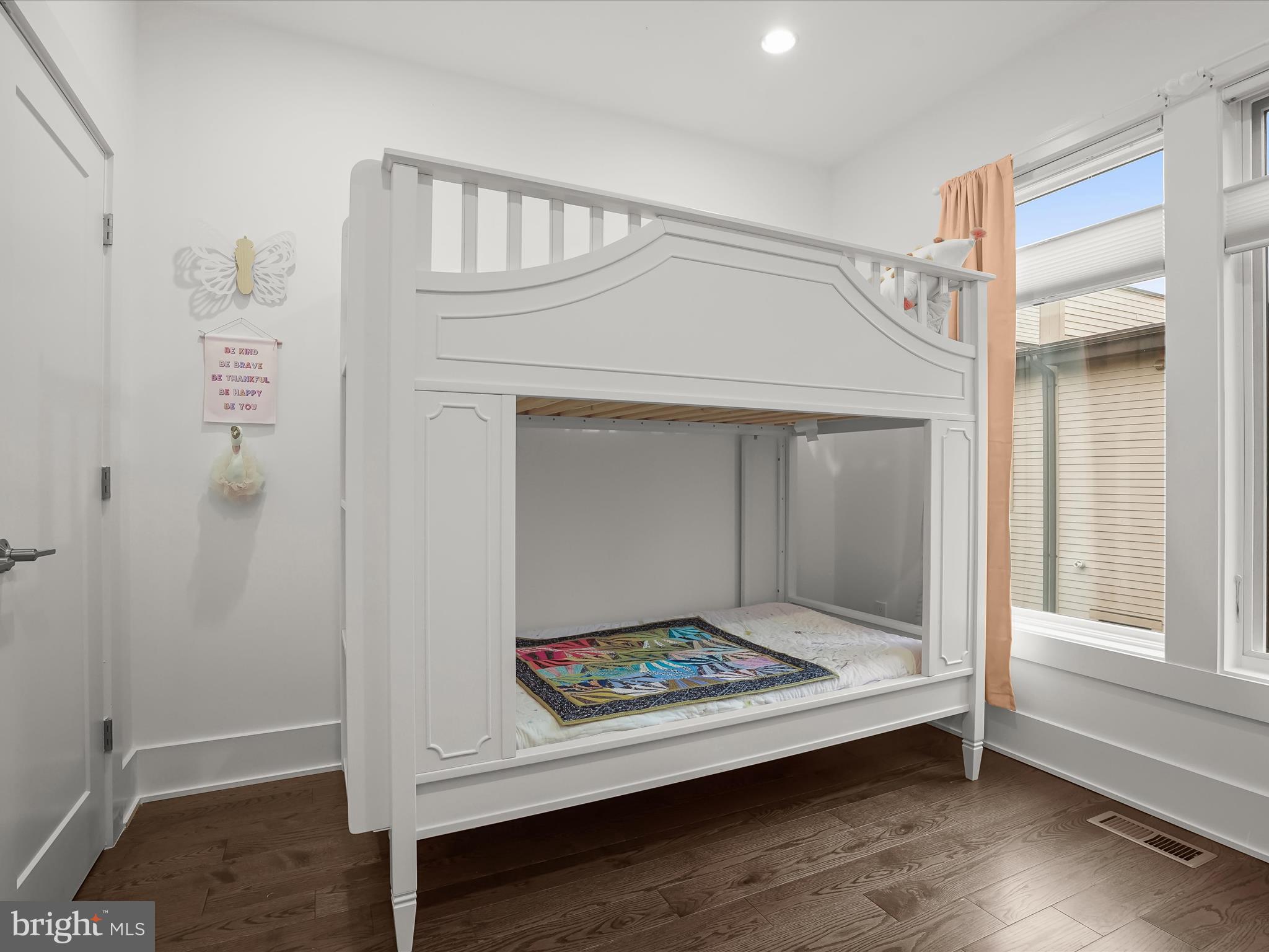 Real estate listing preview #35