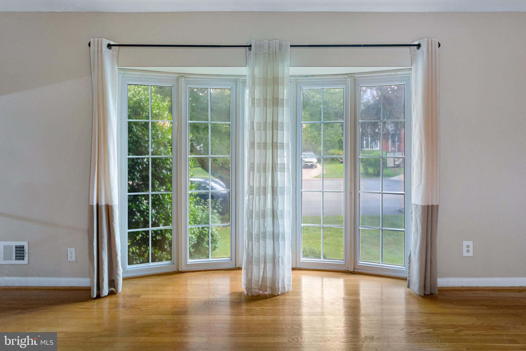 Real estate listing preview #10