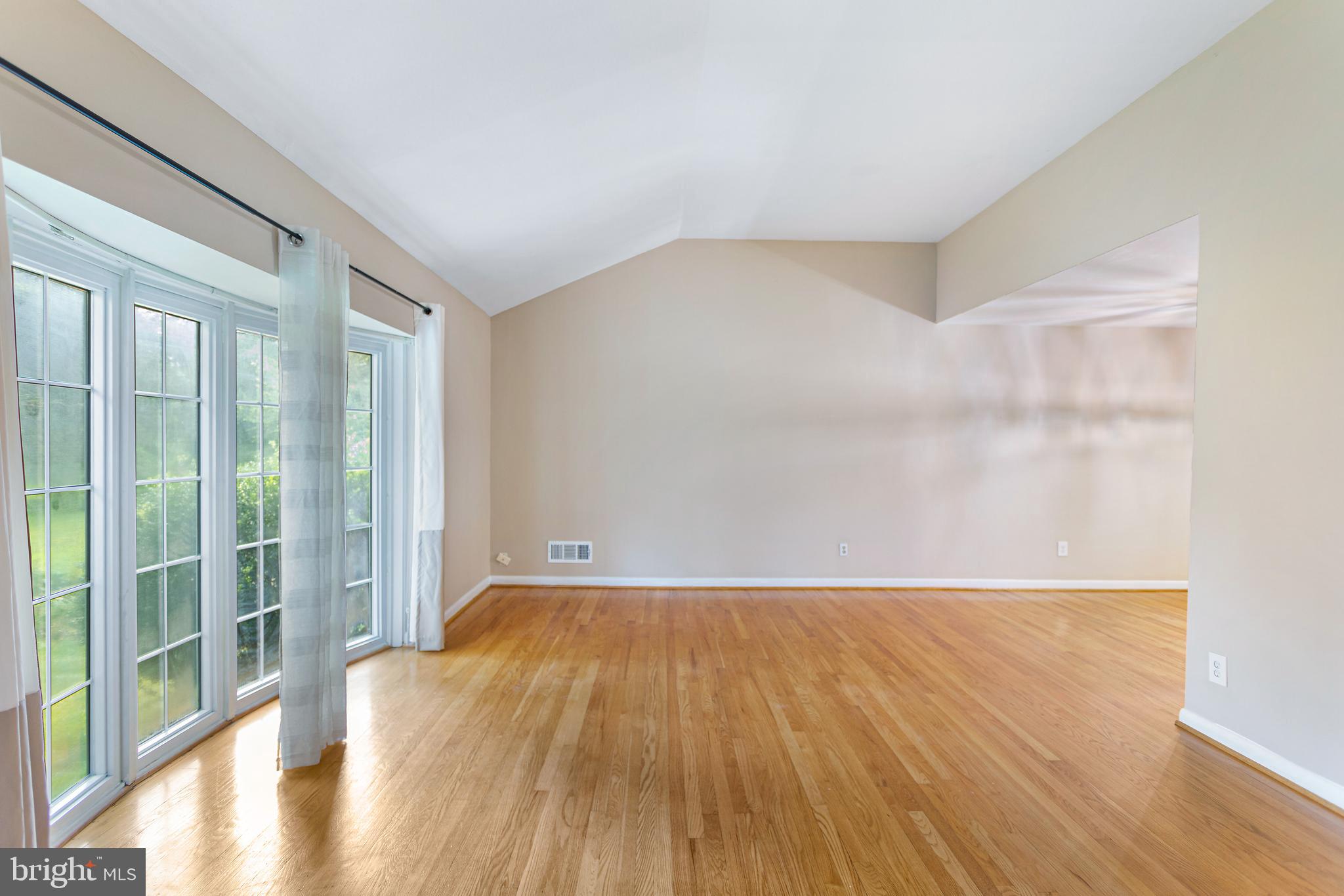 Real estate listing preview #9