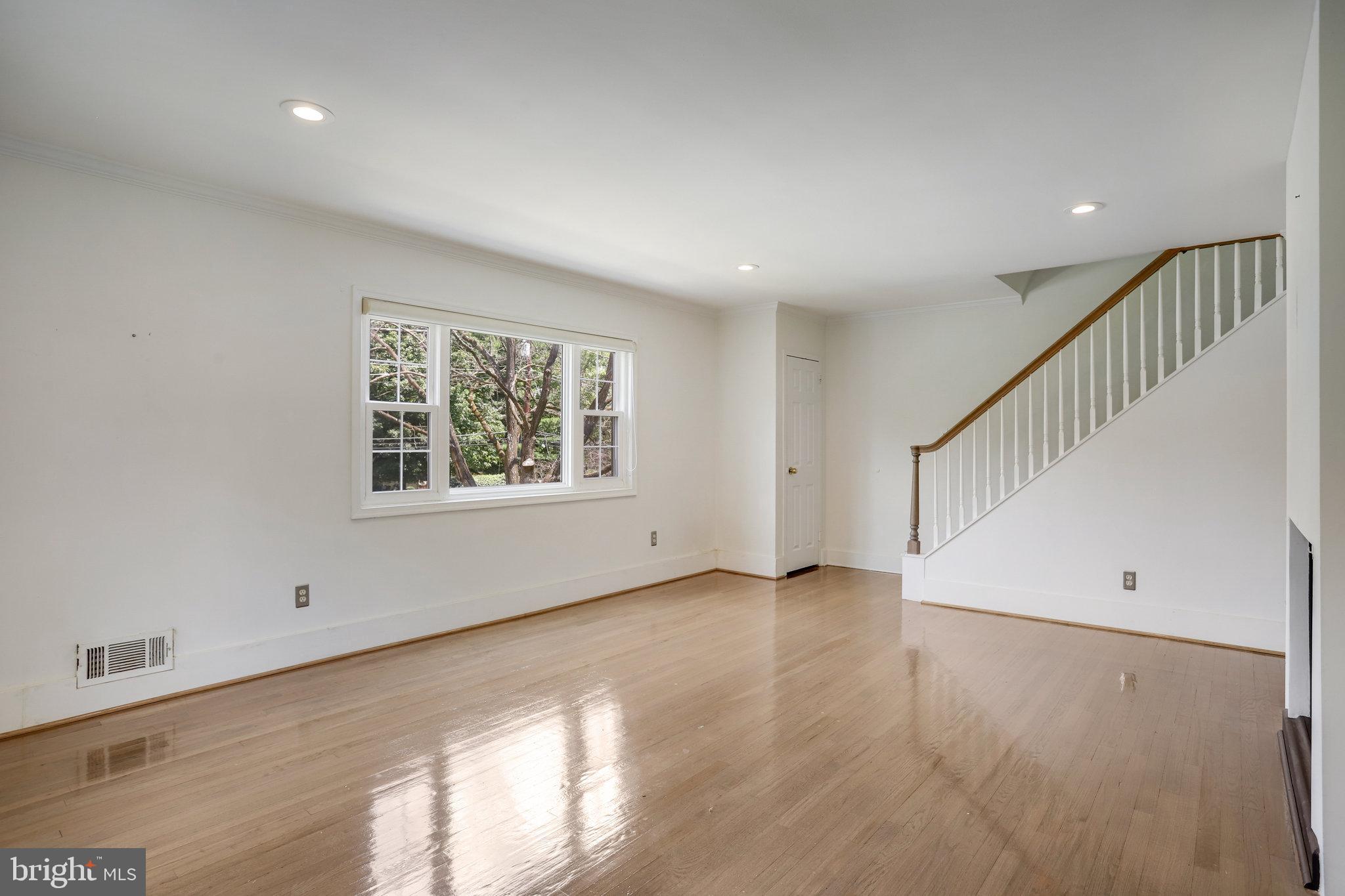 Real estate listing preview #3