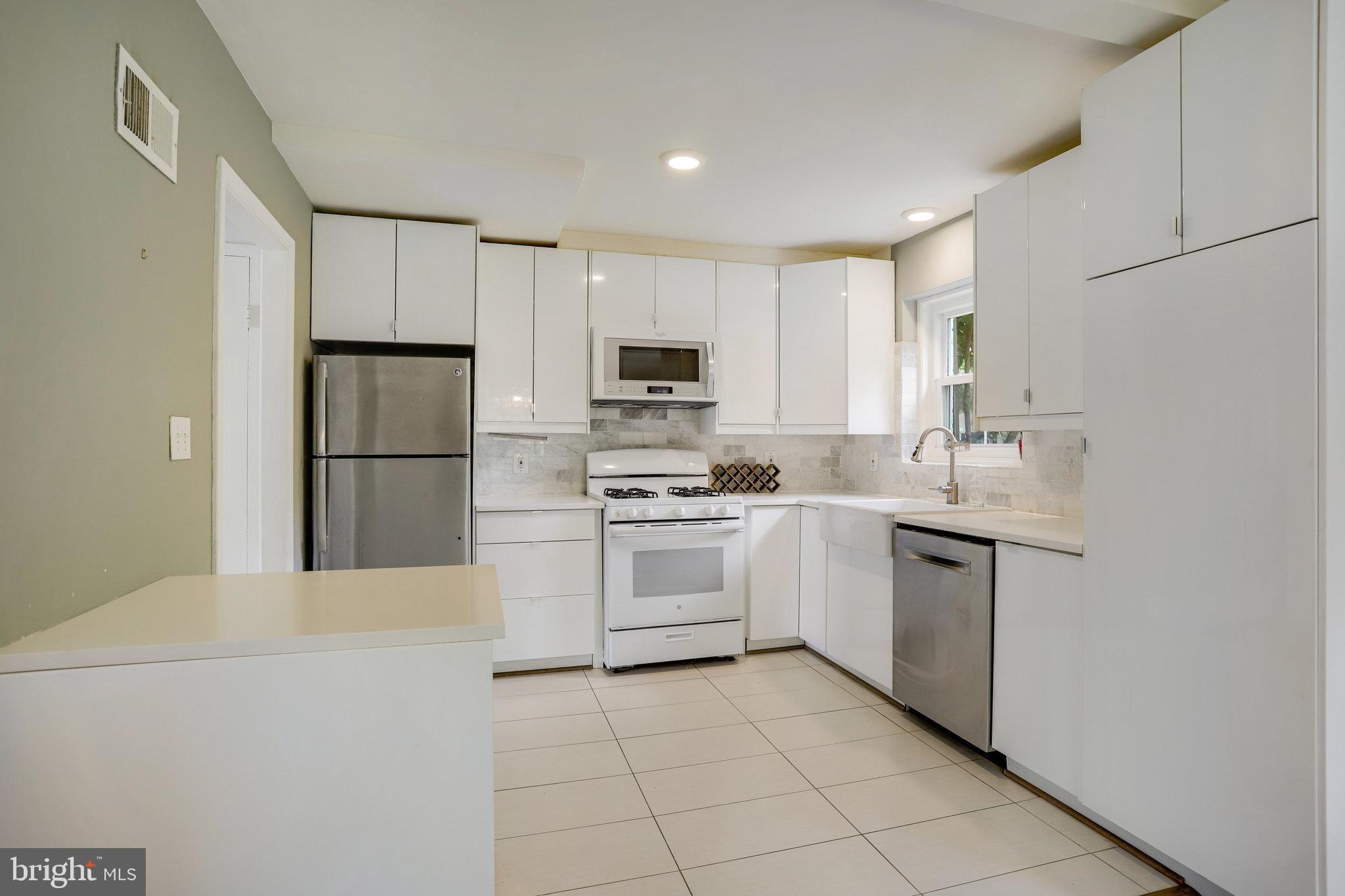 Real estate listing preview #8