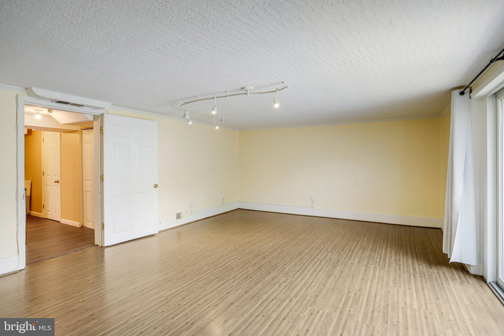 Real estate listing preview #14