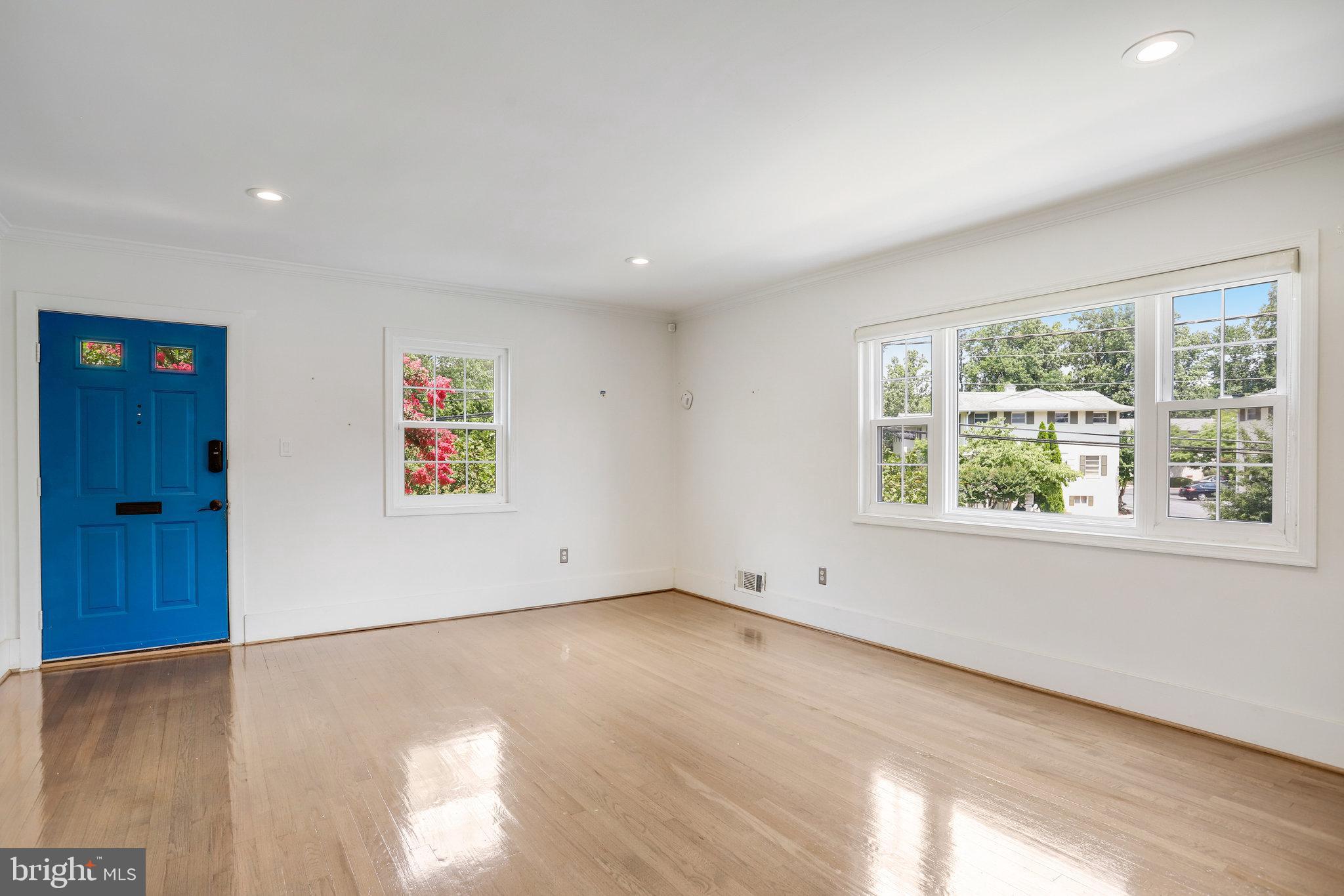 Real estate listing preview #6