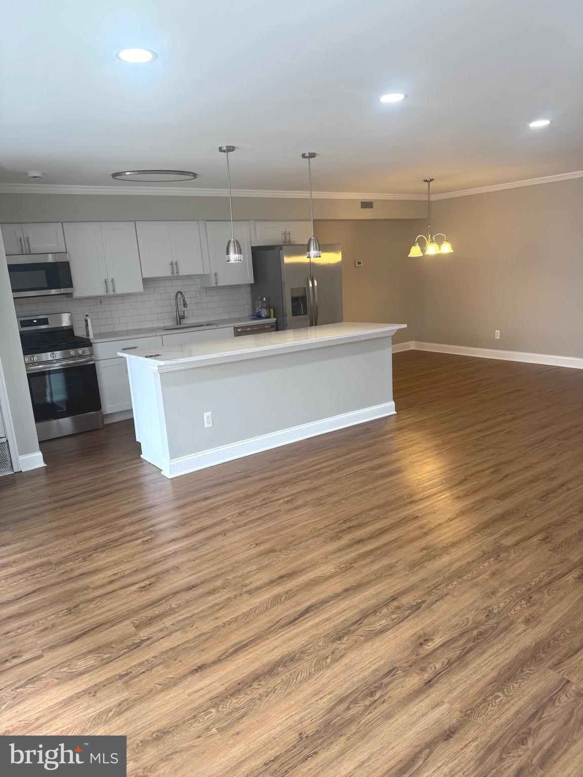 Real estate listing preview #10