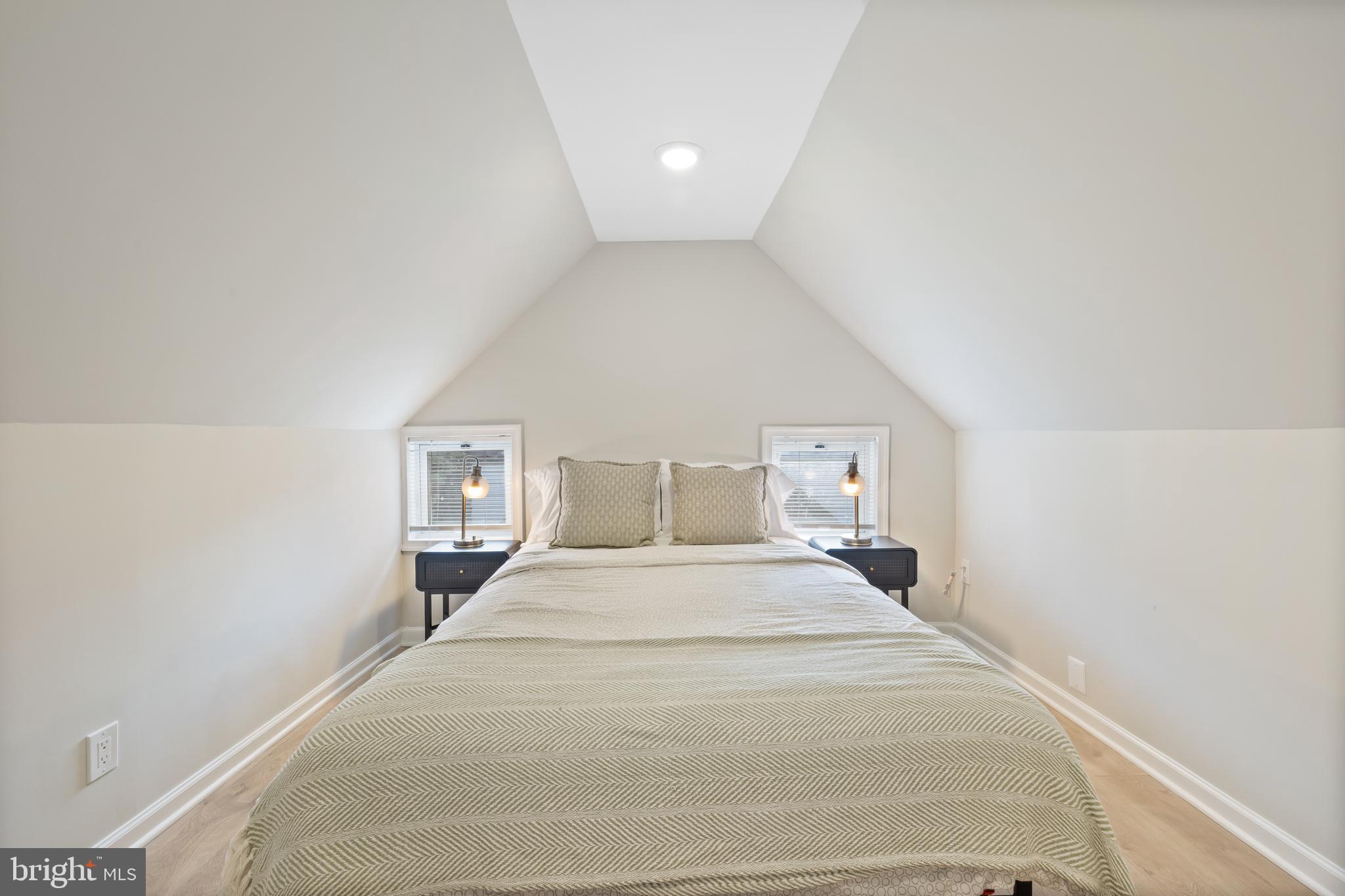 Real estate listing preview #8