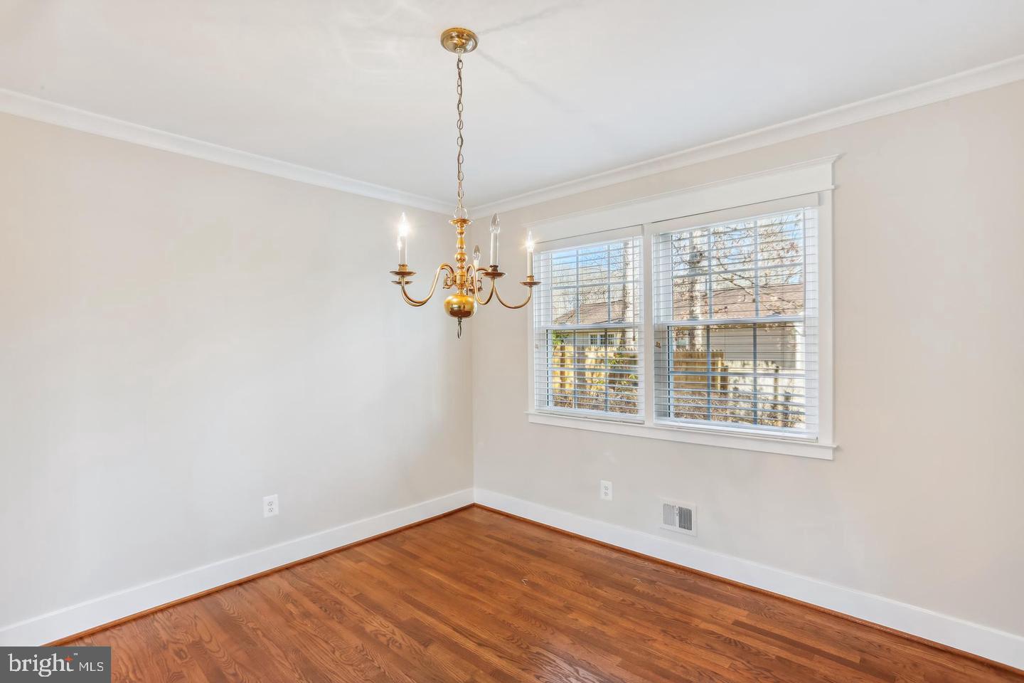 Real estate listing preview #6