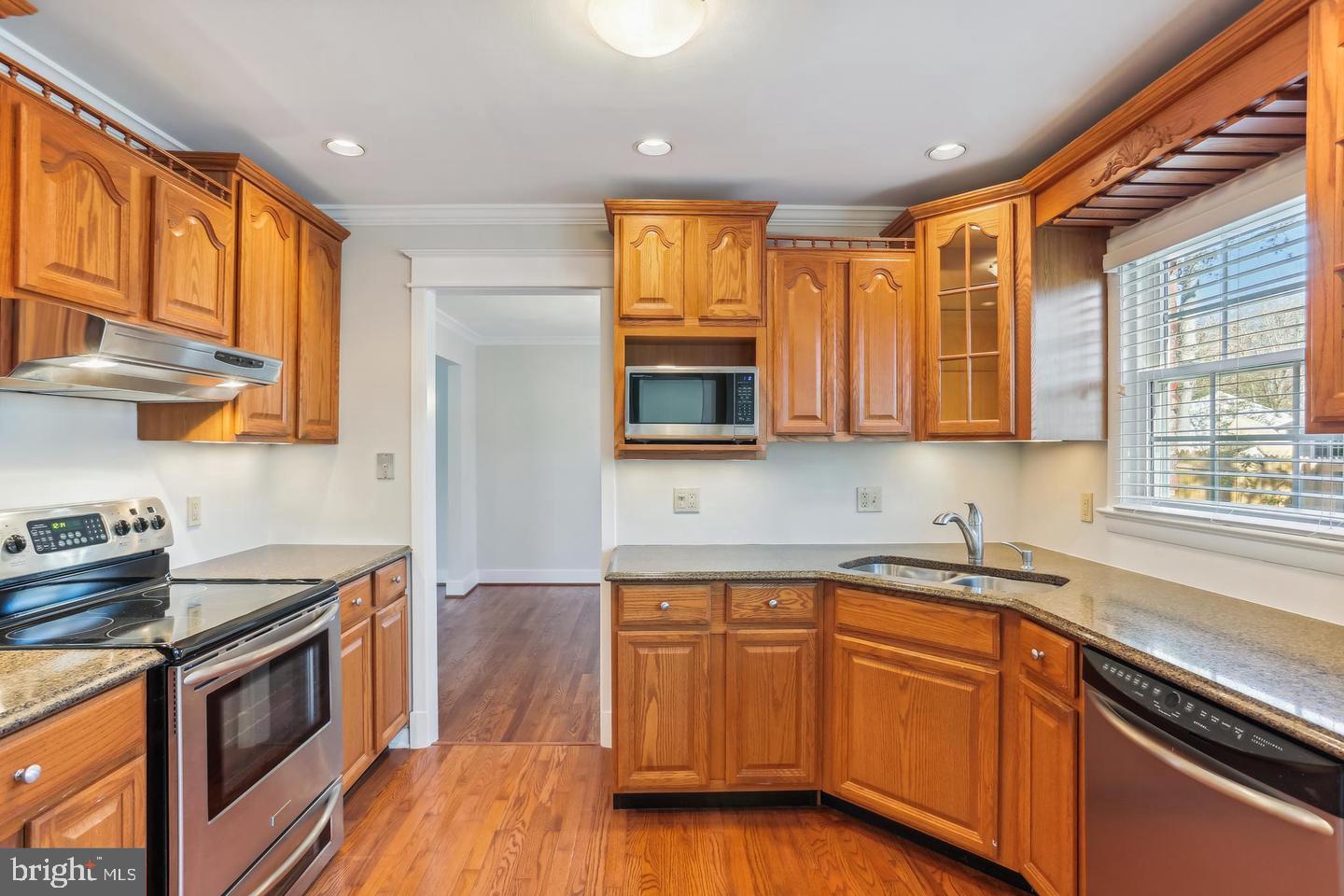 Real estate listing preview #8