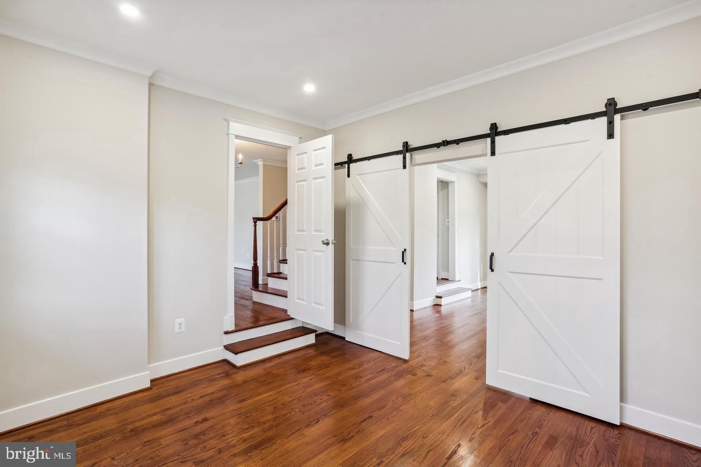 Real estate listing preview #11