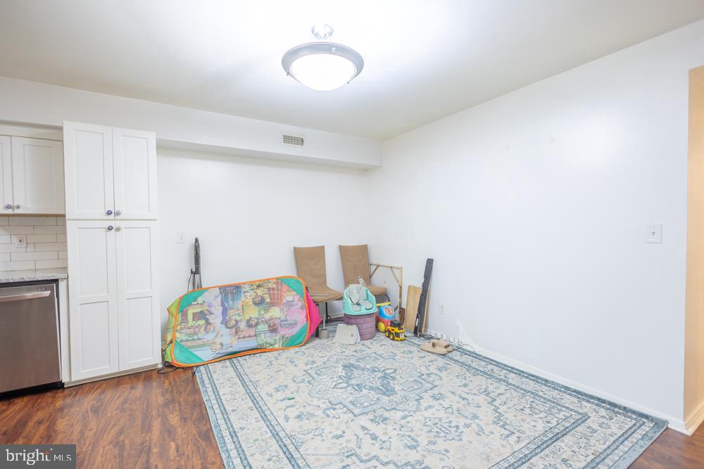 Real estate listing preview #14