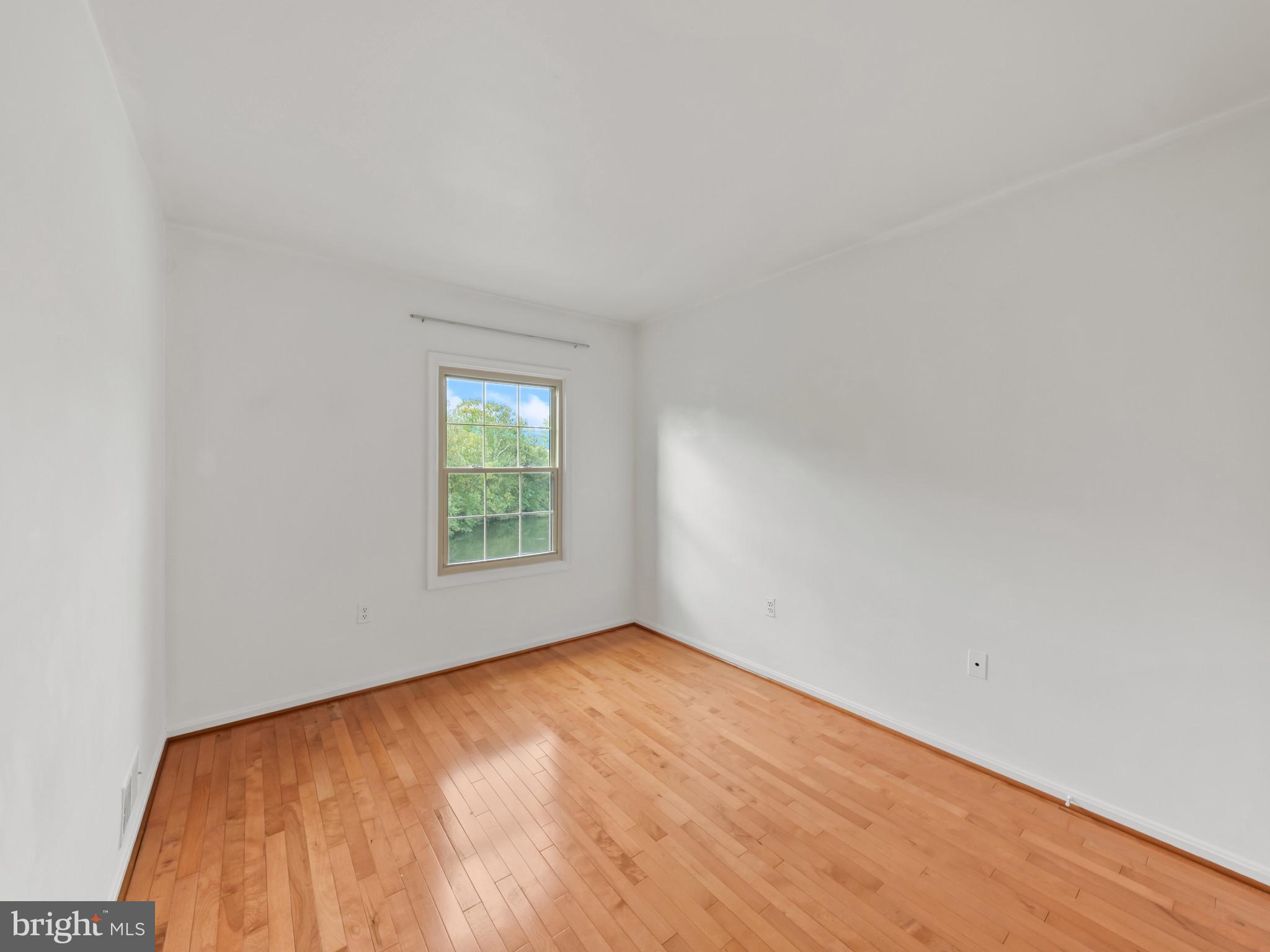 Real estate listing preview #24