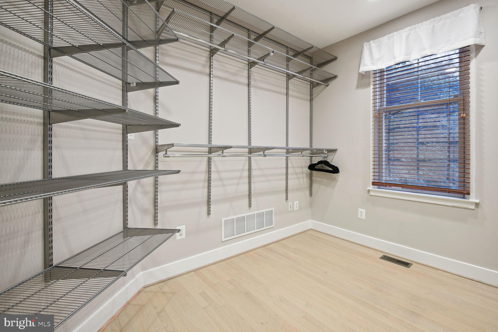 Real estate listing preview #18